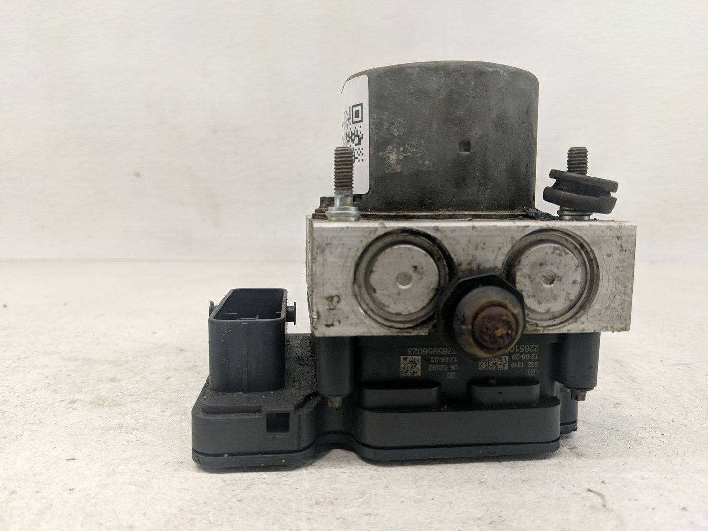 2013 Chrysler Town & Country ABS Pump Control Module Replacement Fits OEM Used Auto Parts - Oemusedautoparts1.com