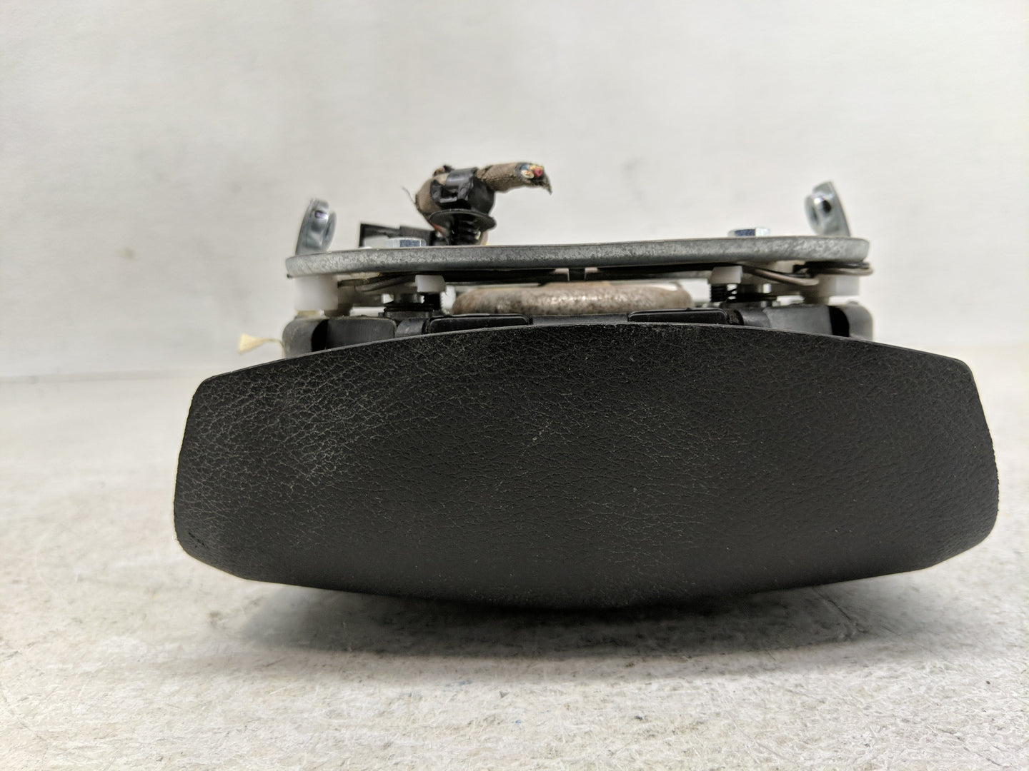 2013-2016 Chrysler Town & Country Air Bag Driver Left Steering Wheel Mounted Fits Fits 2013 2014 2015 2016 OEM Used Auto Par