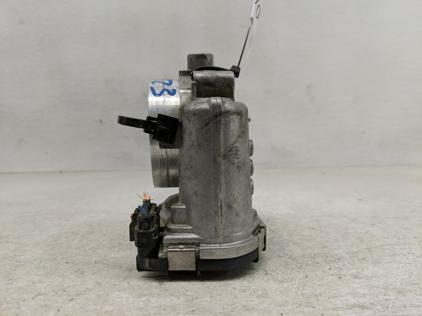 2011-2016 Chrysler Town & Country Throttle Body P/N:0 280 750 570 05184349A0 Fits OEM Used Auto Parts - Oemusedautoparts1.co