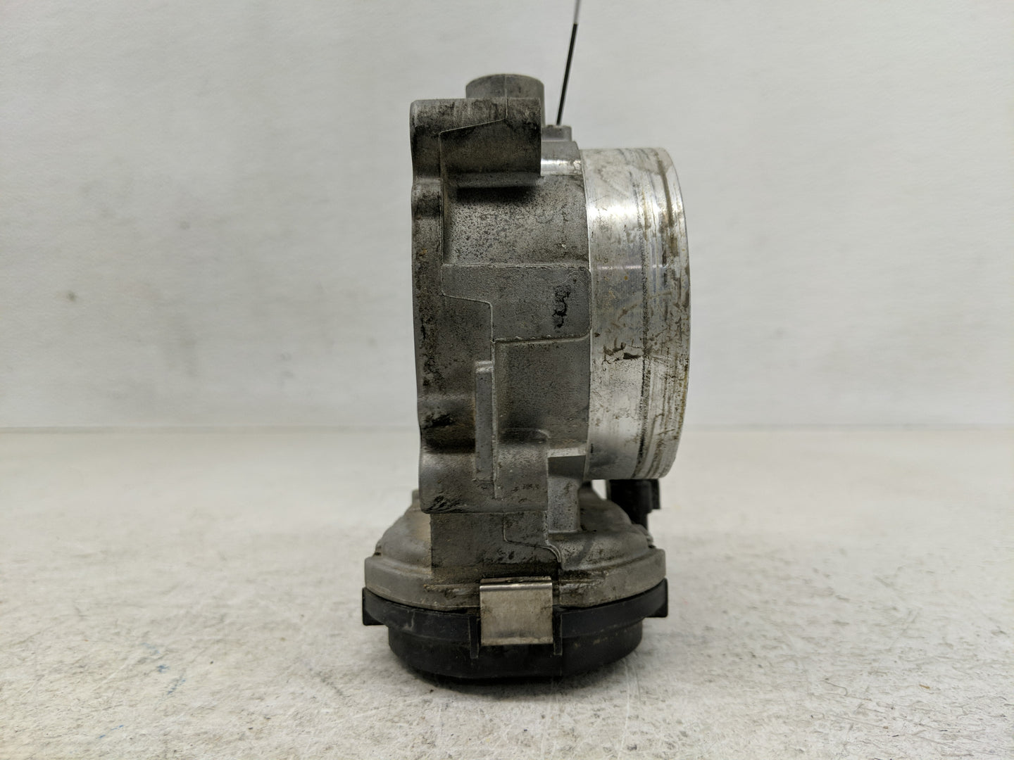 2011-2016 Chrysler Town & Country Throttle Body P/N:0 280 750 570 05184349A0 Fits OEM Used Auto Parts - Oemusedautoparts1.co