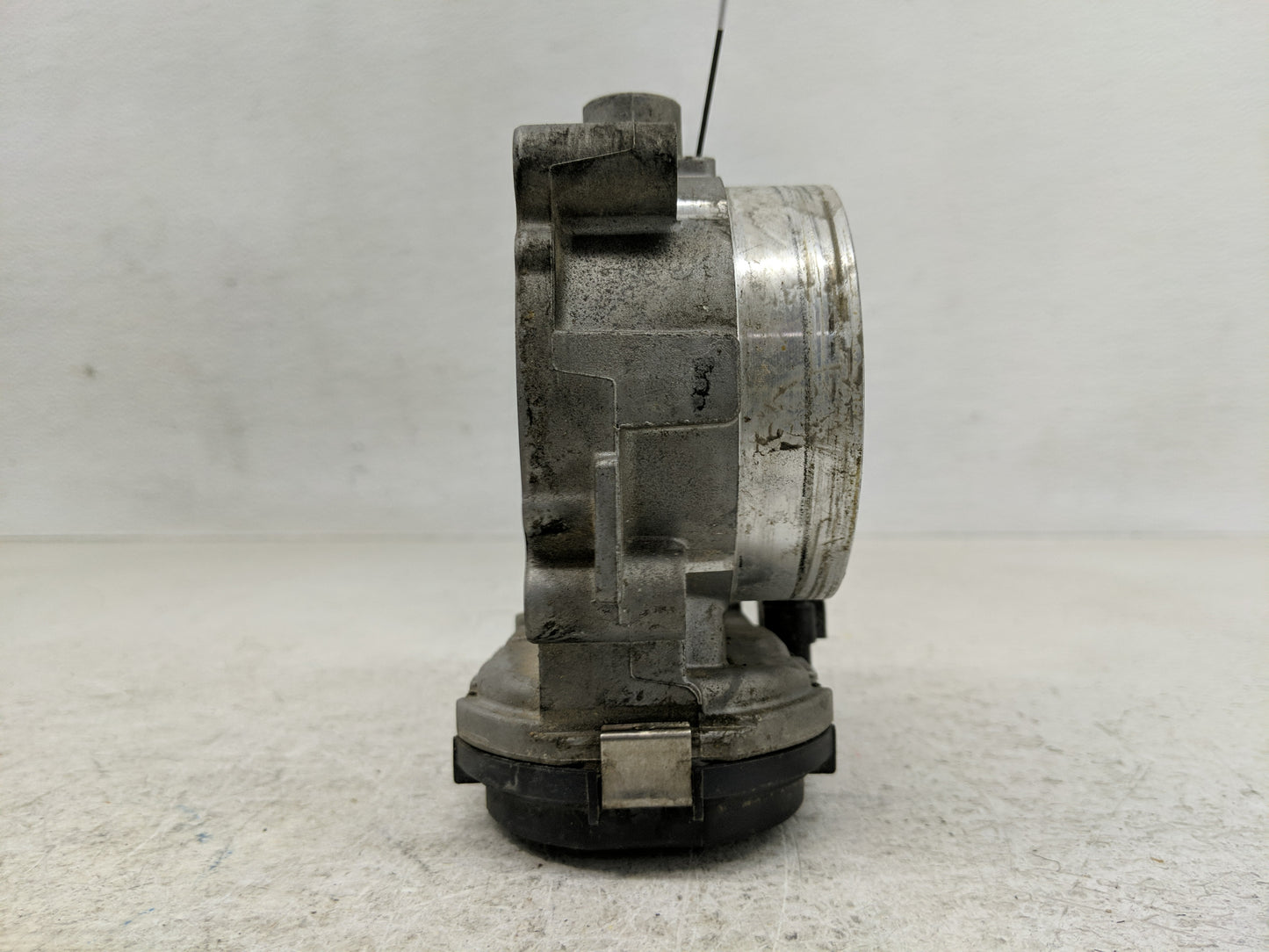 2011-2016 Chrysler Town & Country Throttle Body P/N:0 280 750 570 05184349A0 Fits OEM Used Auto Parts - Oemusedautoparts1.co