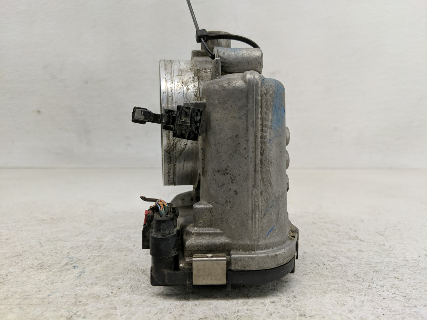 2011-2016 Chrysler Town & Country Throttle Body P/N:0 280 750 570 05184349A0 Fits OEM Used Auto Parts - Oemusedautoparts1.co