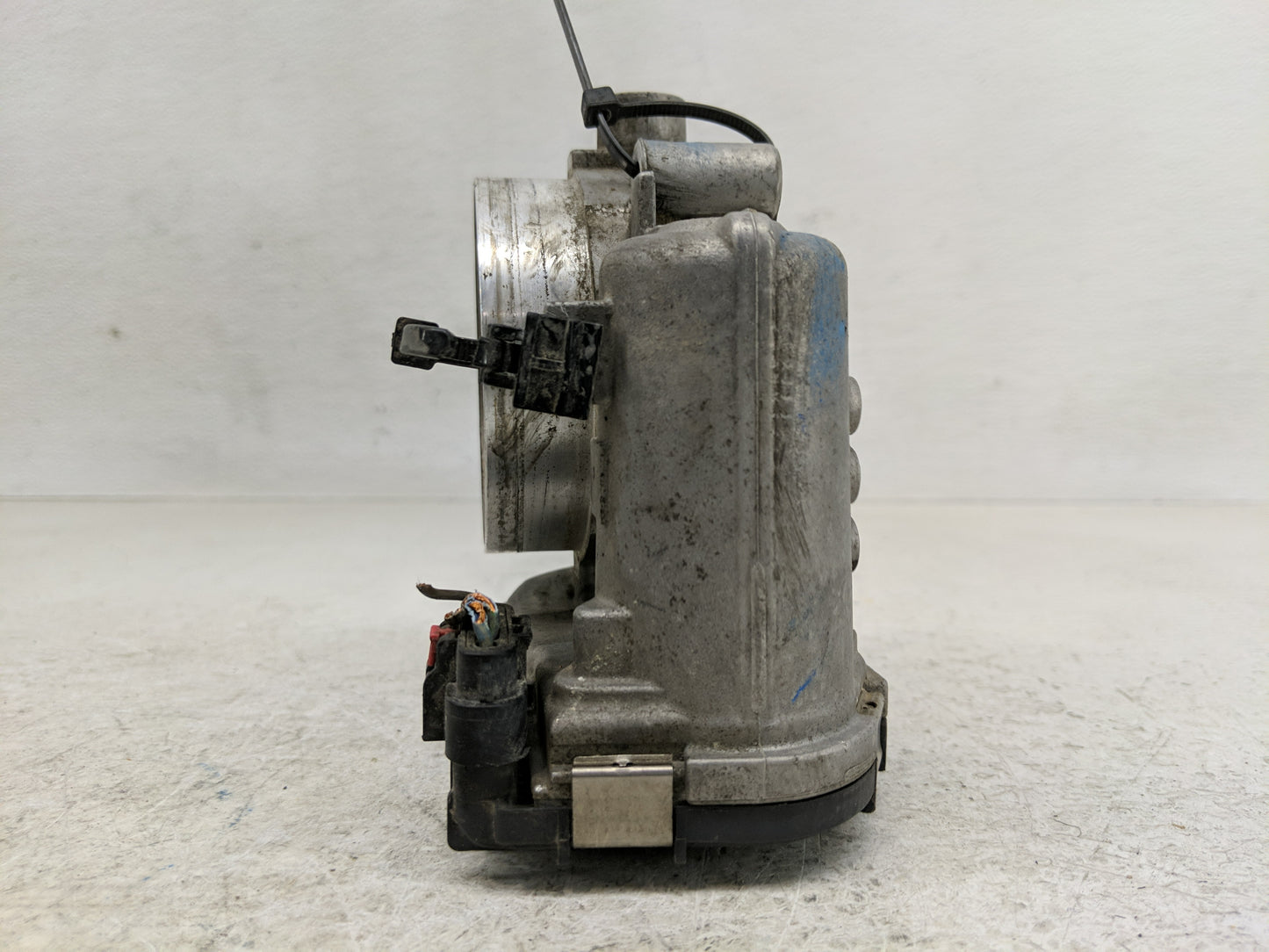 2011-2016 Chrysler Town & Country Throttle Body P/N:0 280 750 570 05184349A0 Fits OEM Used Auto Parts - Oemusedautoparts1.co