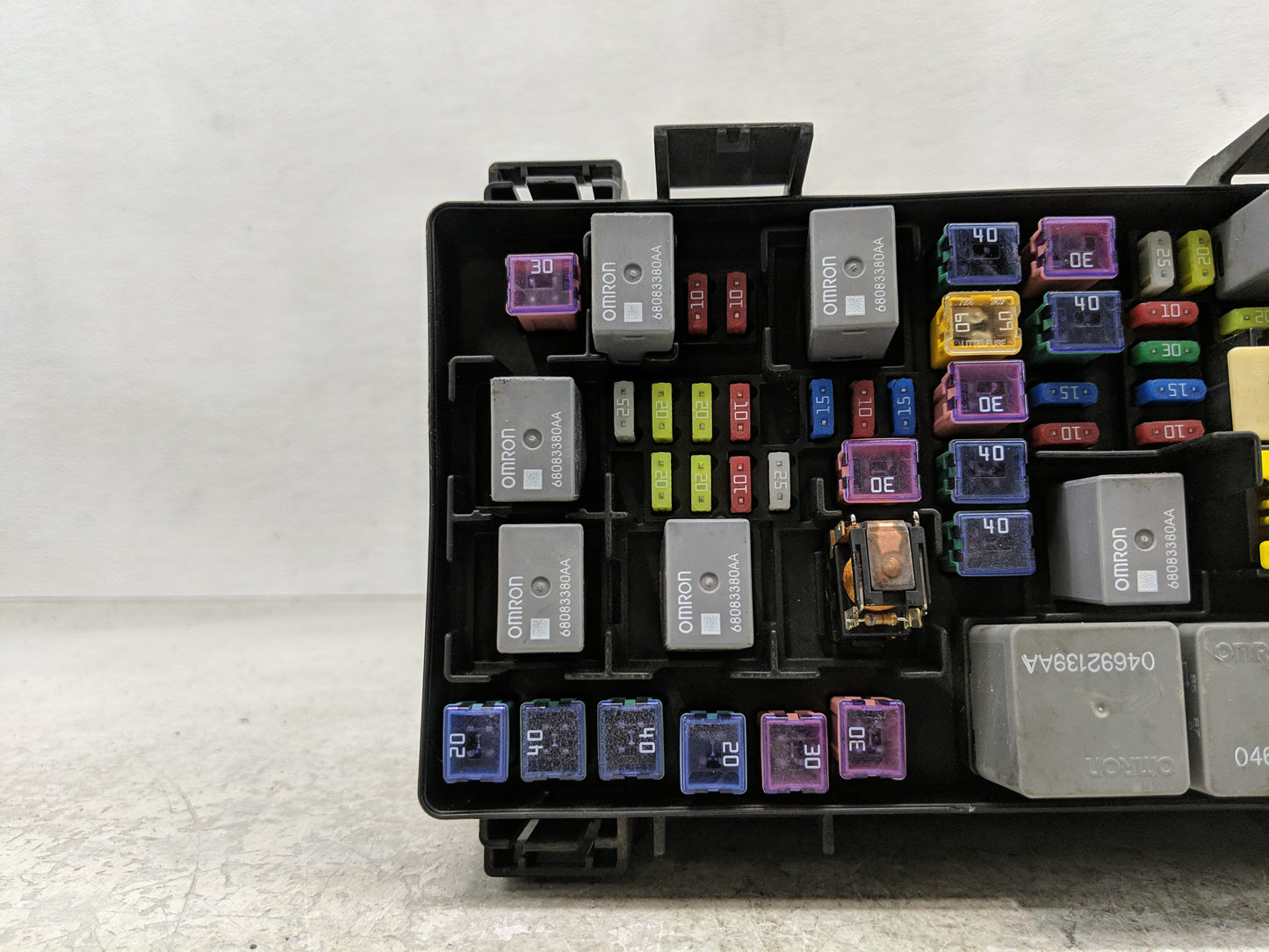 2013 Chrysler Town & Country Fusebox Fuse Box Panel Relay Module P/N:RT032542I9 68163904AB Fits OEM Used Auto Parts - Oemuse