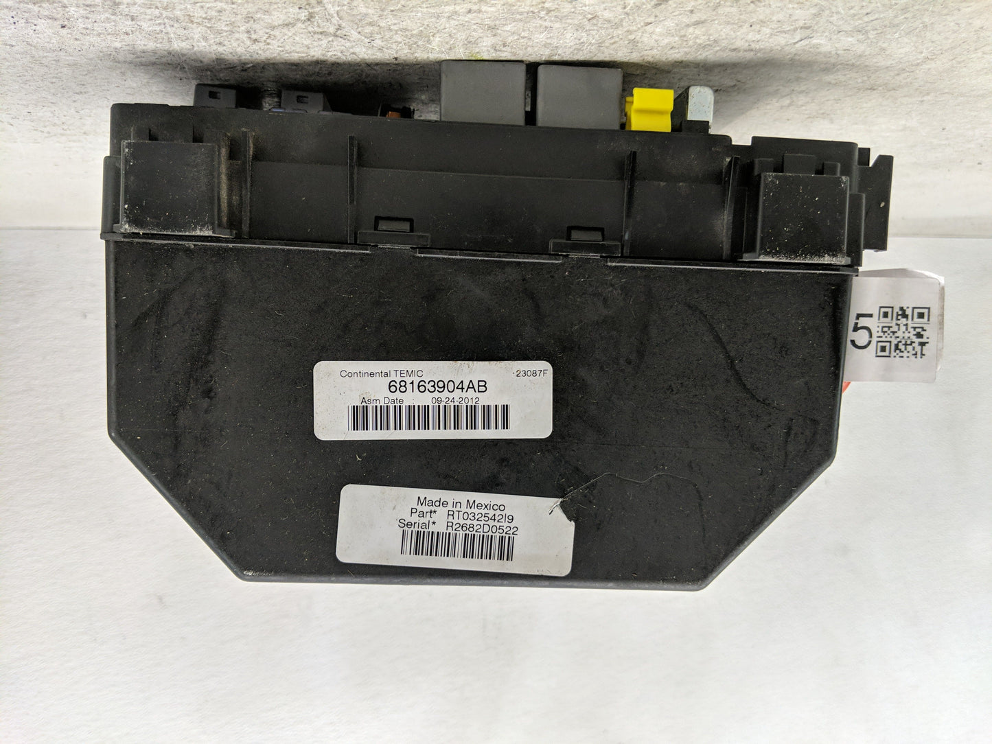 2013 Chrysler Town & Country Fusebox Fuse Box Panel Relay Module P/N:RT032542I9 68163904AB Fits OEM Used Auto Parts - Oemuse