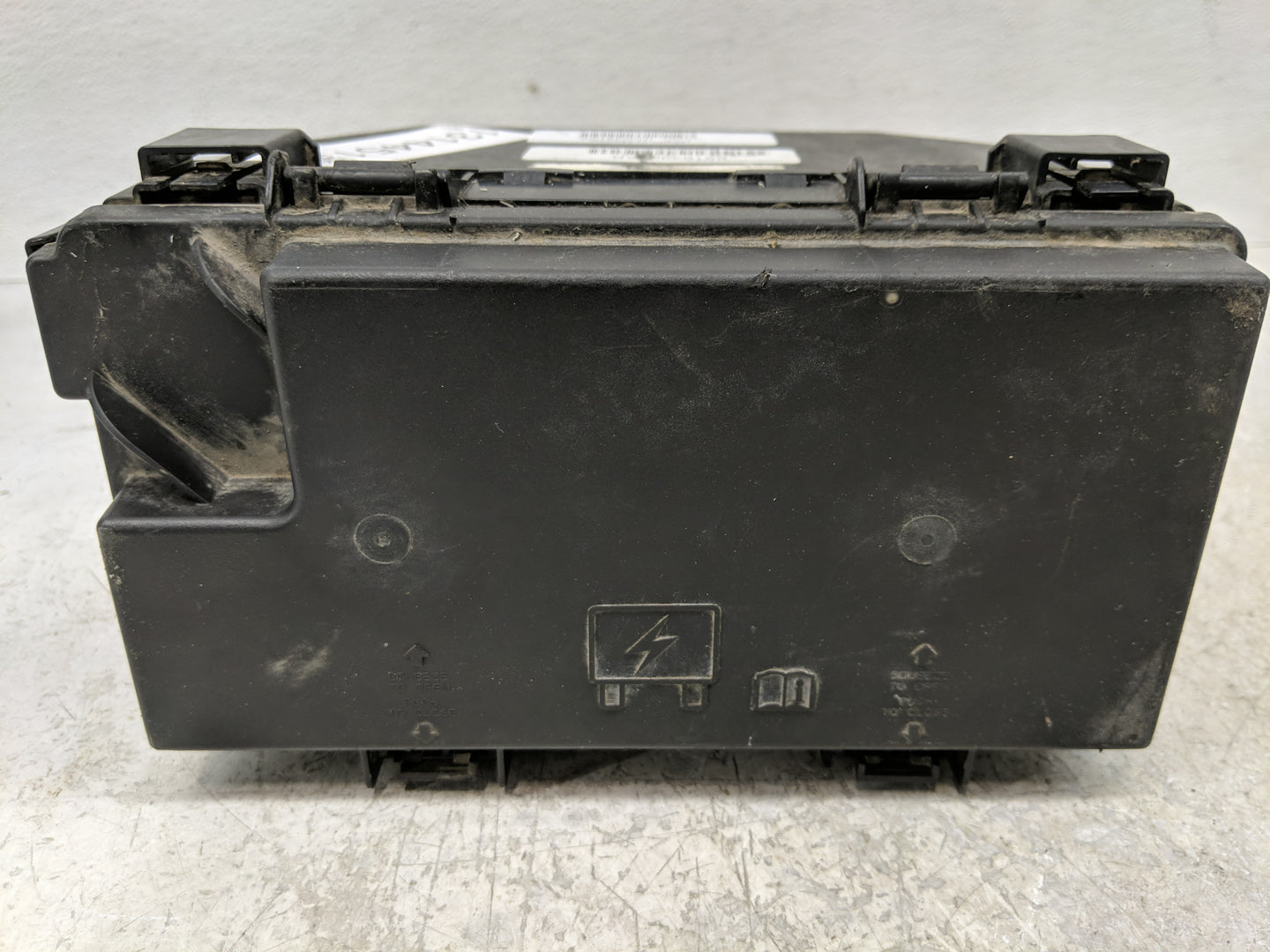 2013 Chrysler Town & Country Fusebox Fuse Box Panel Relay Module P/N:68163904AB Fits OEM Used Auto Parts - Oemusedautoparts1
