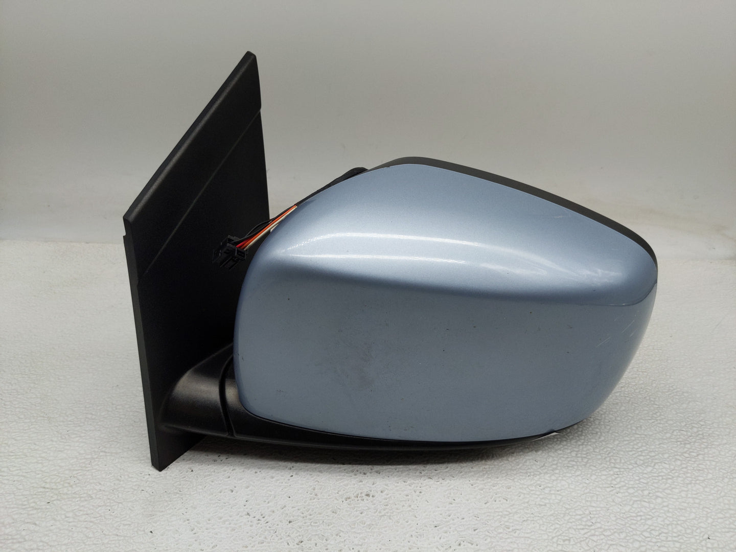 2011-2016 Chrysler Town & Country Driver Side View Mirror - Left Door Mirror OEM Used - Oemusedautoparts1.com