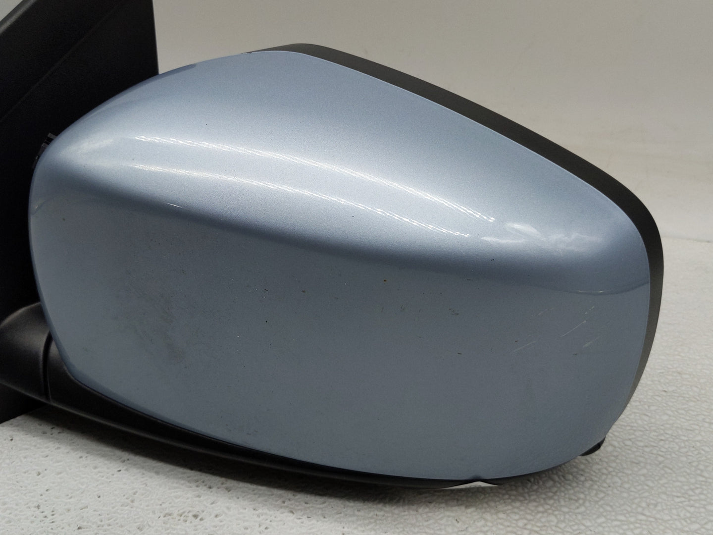 2011-2016 Chrysler Town & Country Driver Side View Mirror - Left Door Mirror OEM Used - Oemusedautoparts1.com