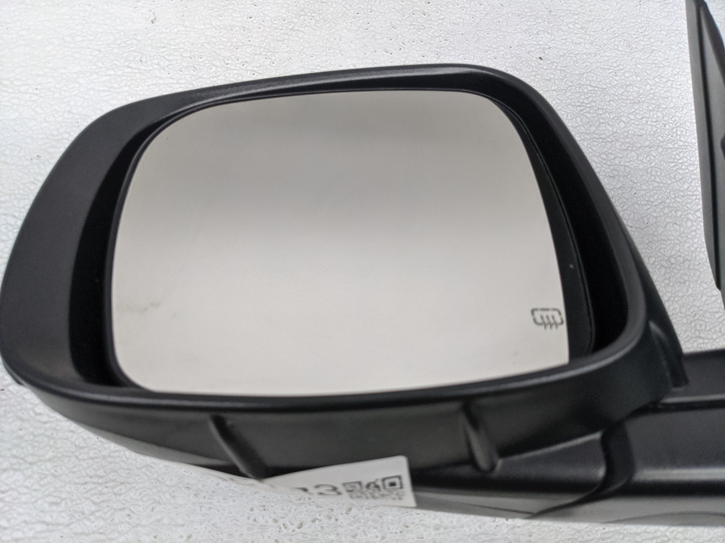 2011-2016 Chrysler Town & Country Driver Side View Mirror - Left Door Mirror OEM Used - Oemusedautoparts1.com