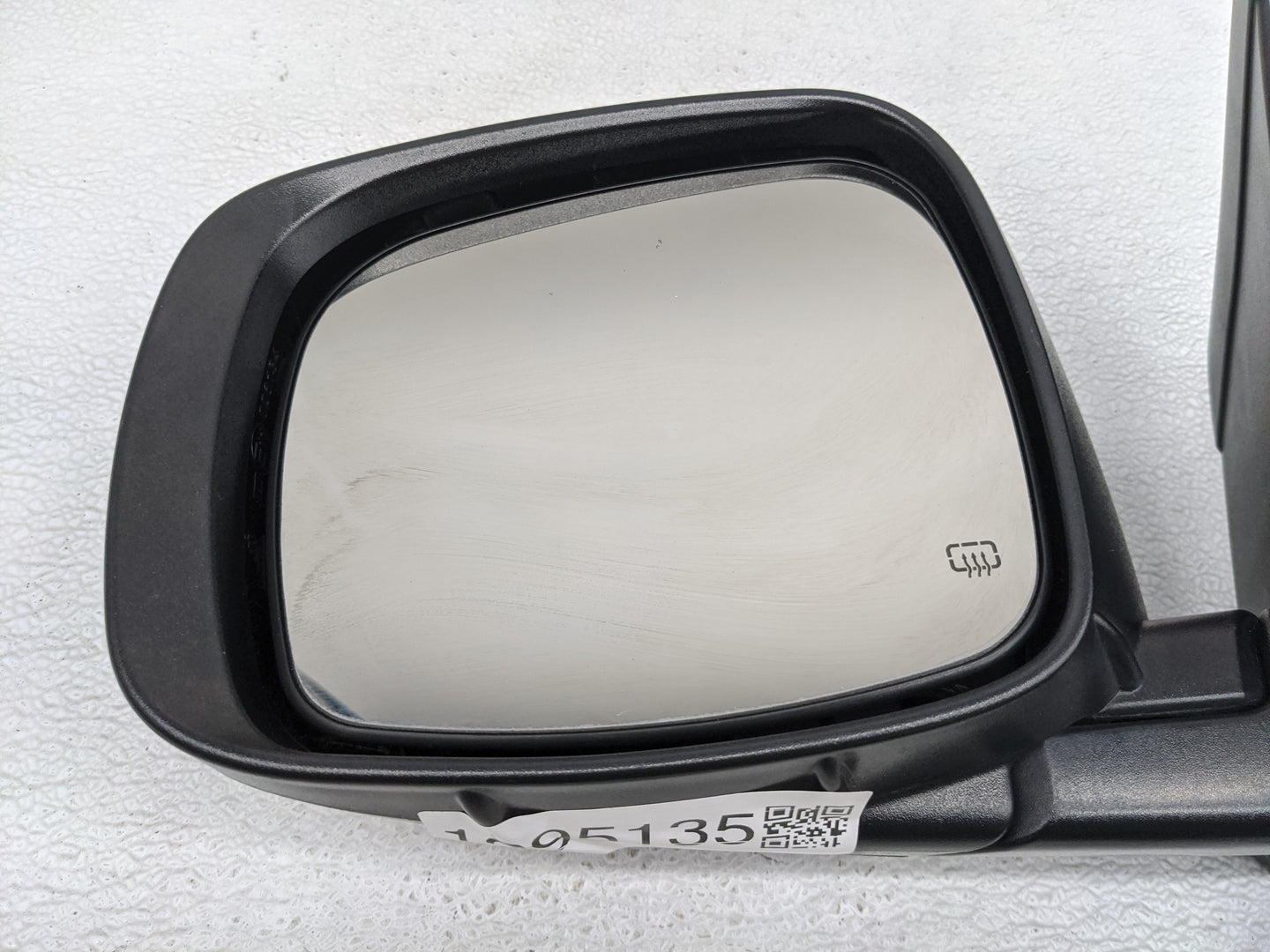 2011-2016 Chrysler Town & Country Driver Side View Mirror - Left Door Mirror OEM Used - Oemusedautoparts1.com