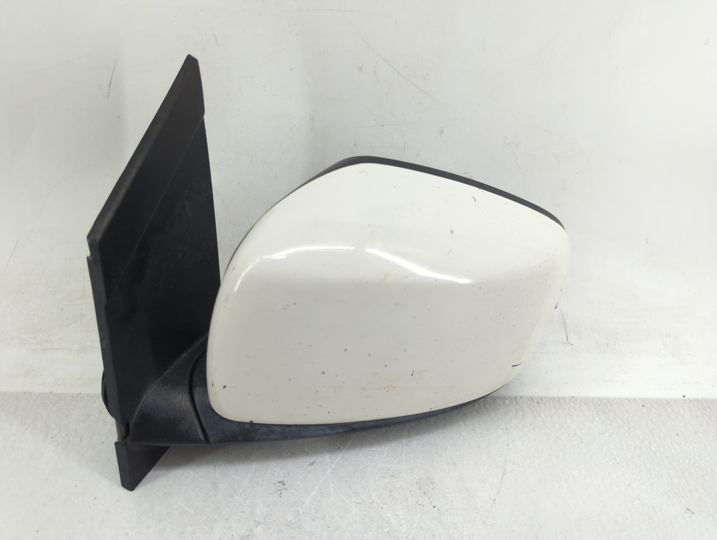 2011-2016 Chrysler Town & Country Driver Side View Mirror - Left Door Mirror OEM Used - Oemusedautoparts1.com