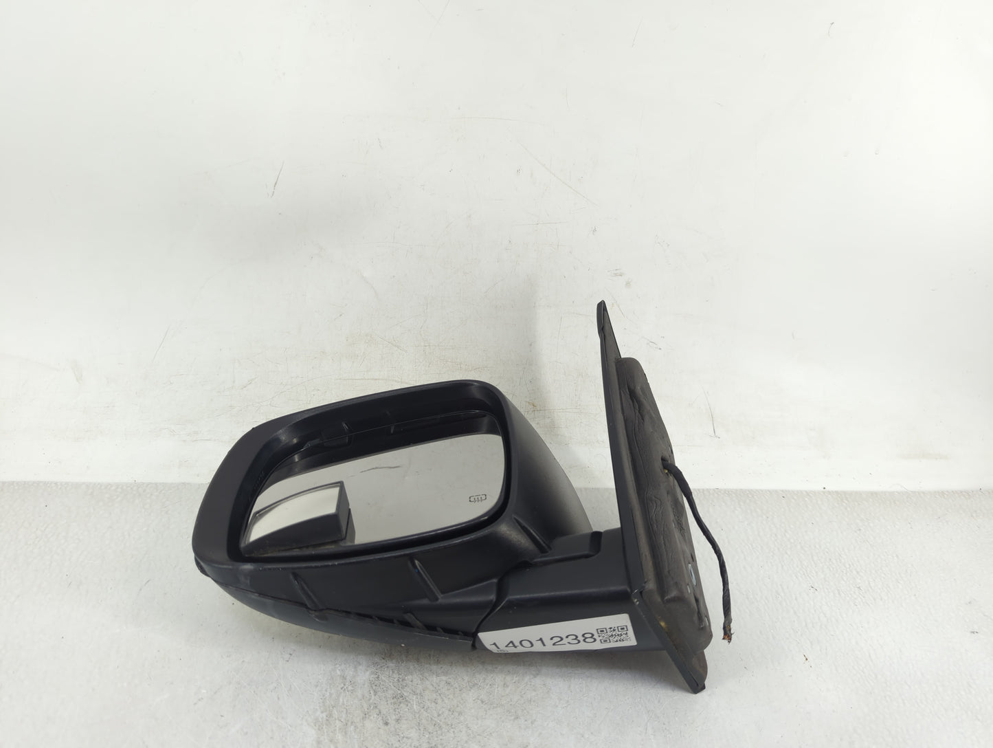 2011-2016 Chrysler Town & Country Driver Side View Mirror - Left Door Mirror OEM Used - Oemusedautoparts1.com