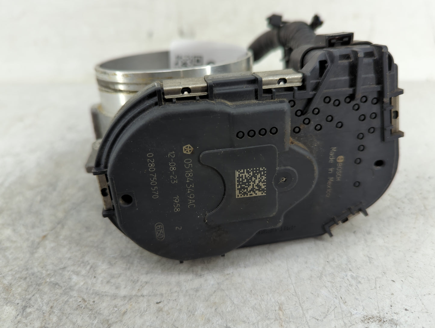 2011-2016 Chrysler Town & Country Throttle Body P/N:05187349AC 0 280 750 570 Fits OEM Used Auto Parts - Oemusedautoparts1.co