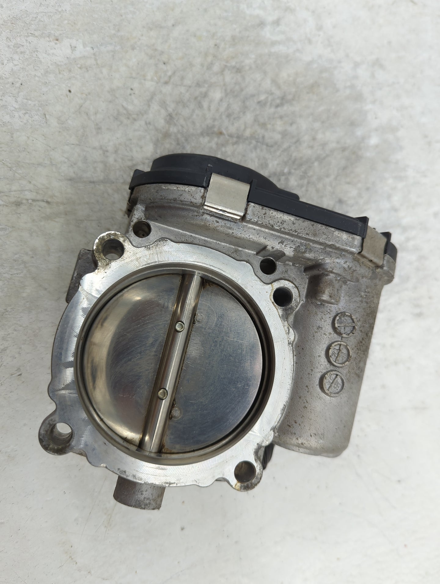 2011-2016 Chrysler Town & Country Throttle Body P/N:05187349AC 0 280 750 570 Fits OEM Used Auto Parts - Oemusedautoparts1.co
