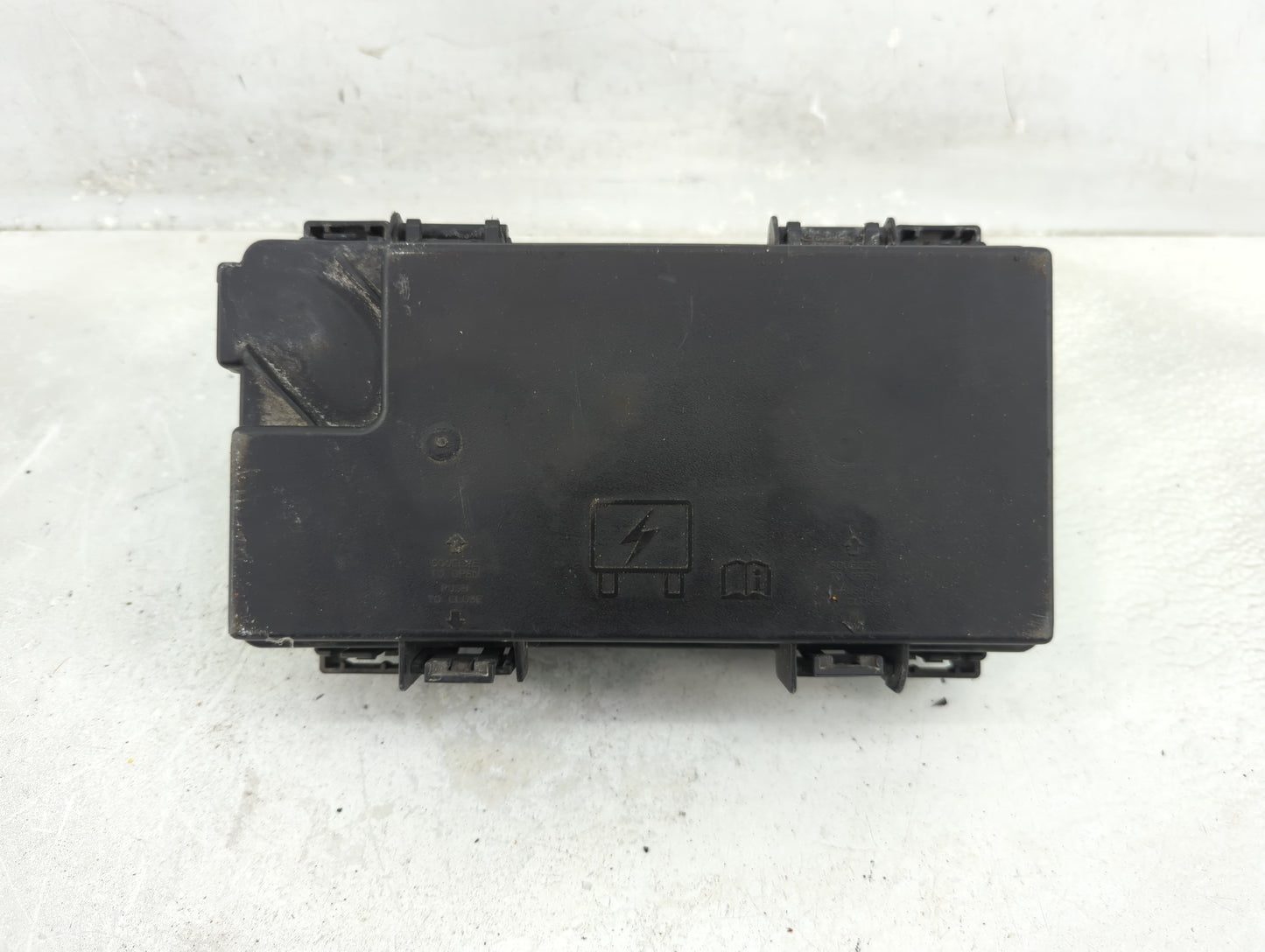 2013-2013 Chrysler Town & Country Fusebox Fuse Box Relay Module Tipm - Oemusedautoparts1.com
