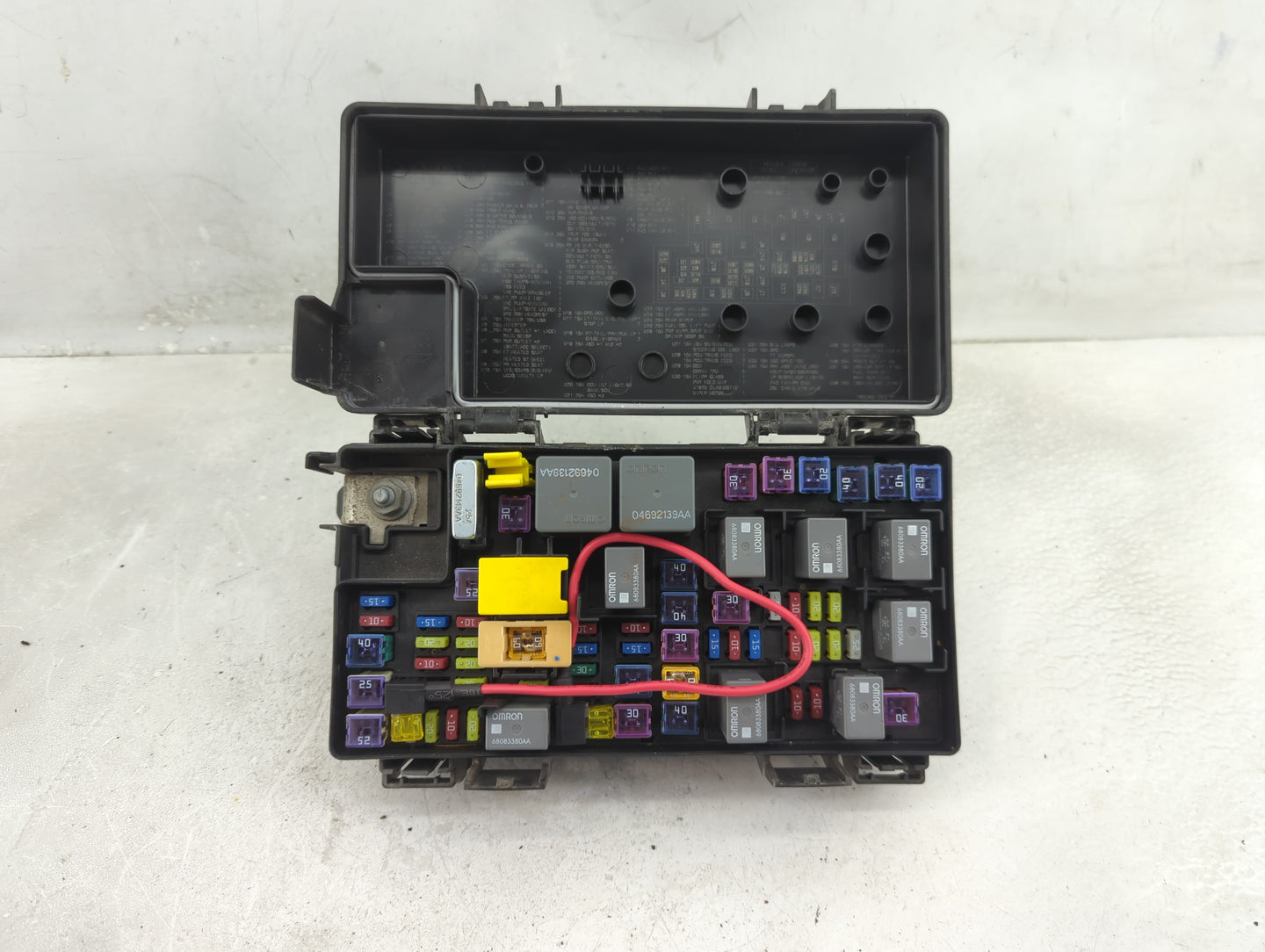 2013-2013 Chrysler Town & Country Fusebox Fuse Box Relay Module Tipm - Oemusedautoparts1.com
