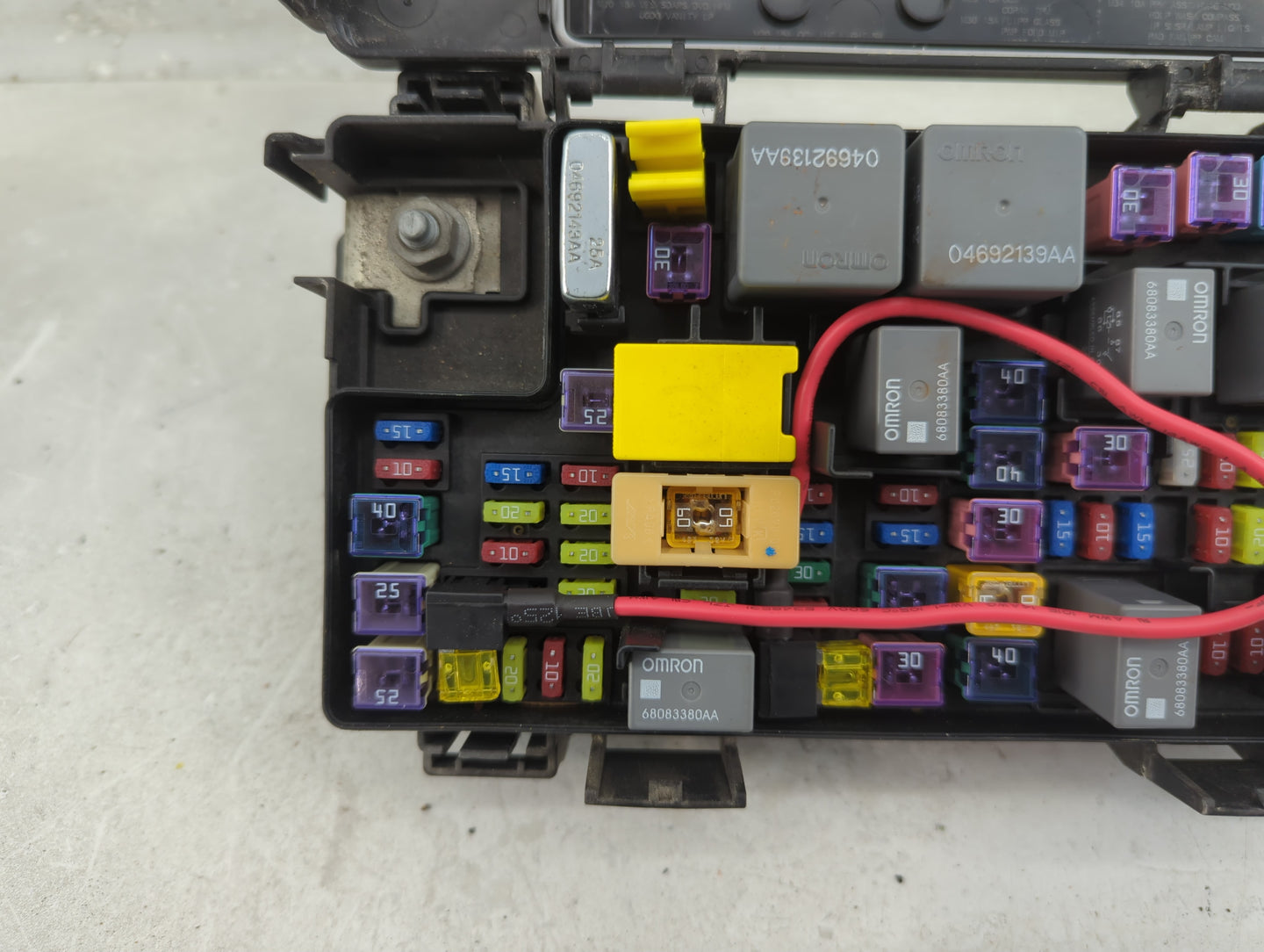 2013-2013 Chrysler Town & Country Fusebox Fuse Box Relay Module Tipm - Oemusedautoparts1.com