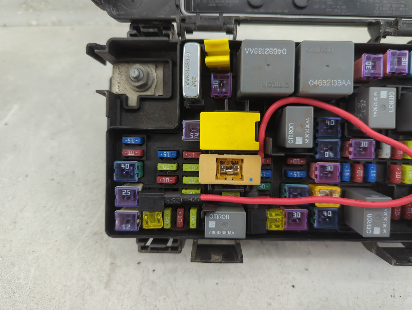 2013-2013 Chrysler Town & Country Fusebox Fuse Box Relay Module Tipm - Oemusedautoparts1.com