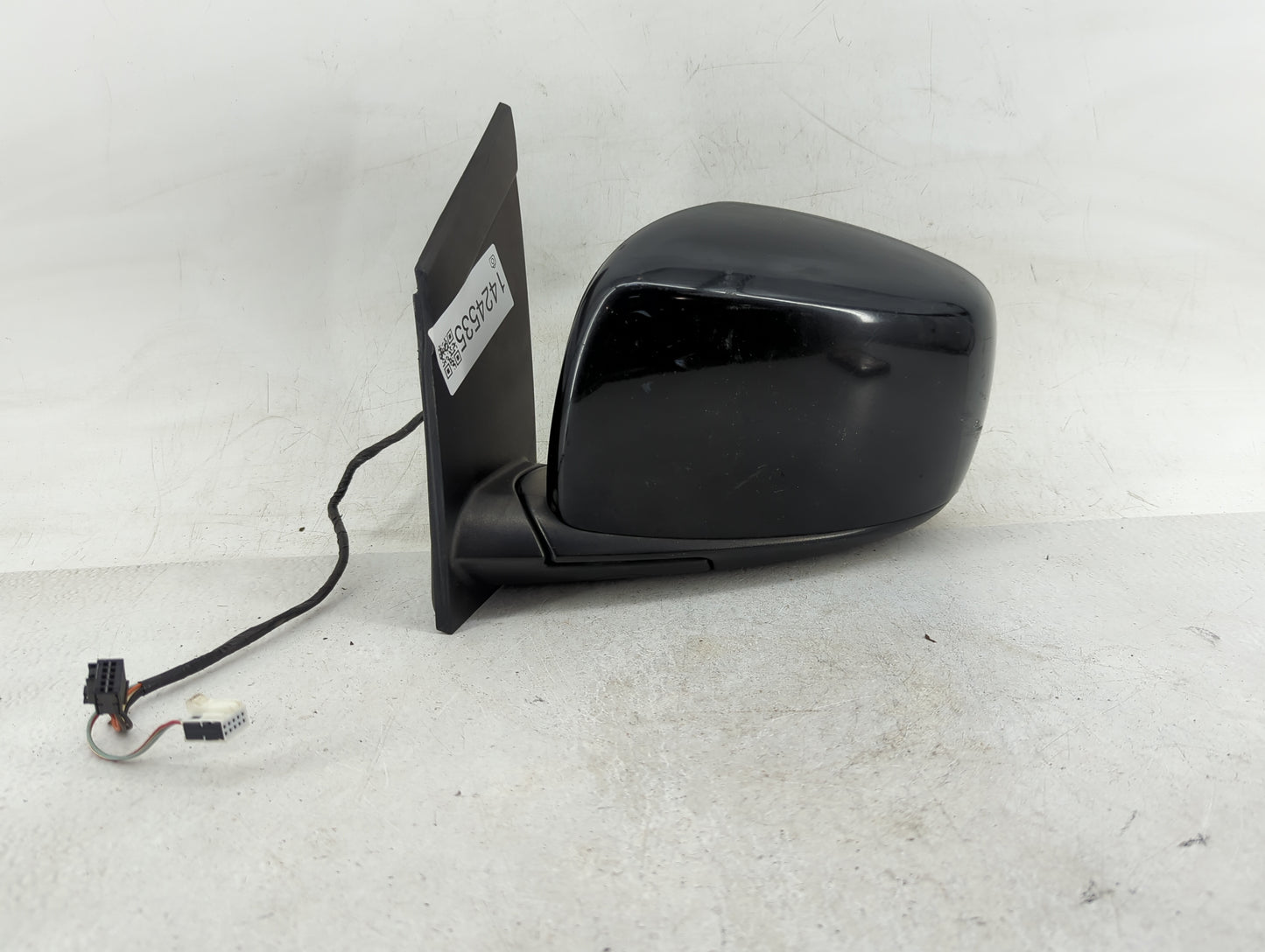 2010-2016 Chrysler Town & Country Driver Side View Mirror - Left Door Mirror OEM Used - Oemusedautoparts1.com