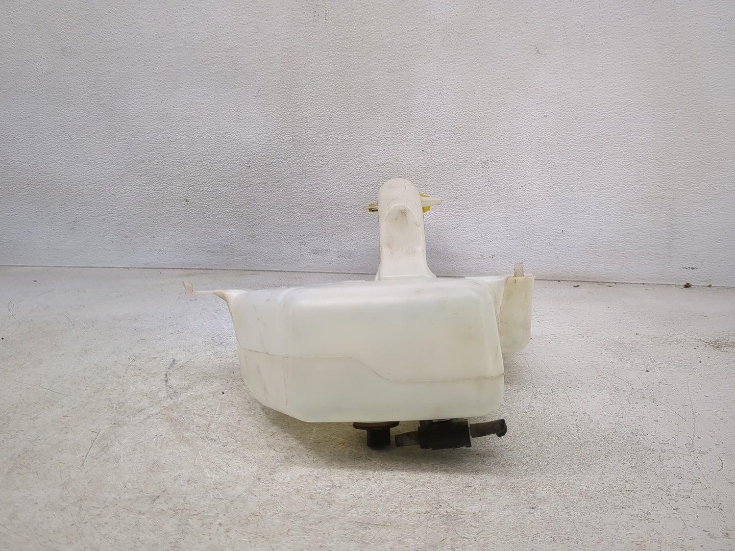 2011 Town & Country Windshield Washer Fluid Reservoir Bottle Oem - Oemusedautoparts1.com