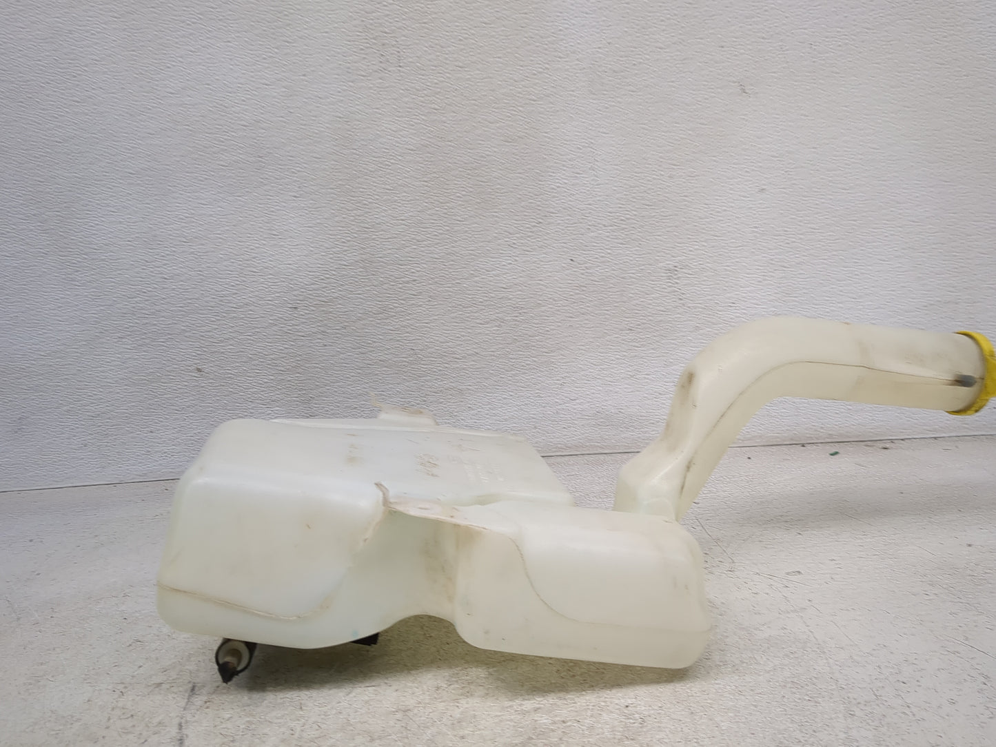 2011 Town & Country Windshield Washer Fluid Reservoir Bottle Oem - Oemusedautoparts1.com