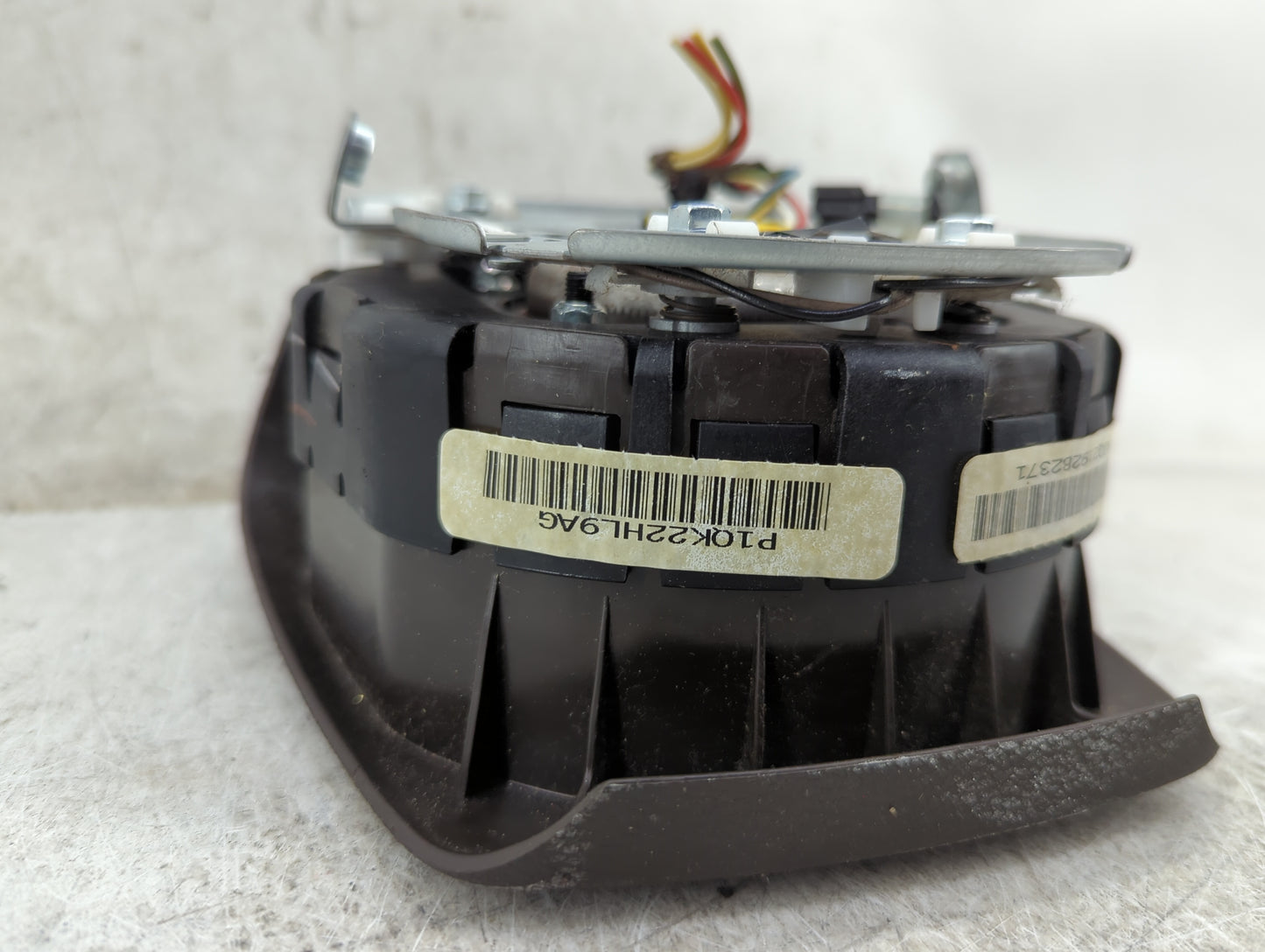 2013 Chrysler Town & Country Air Bag Driver Left Steering Wheel Mounted - Oemusedautoparts1.com