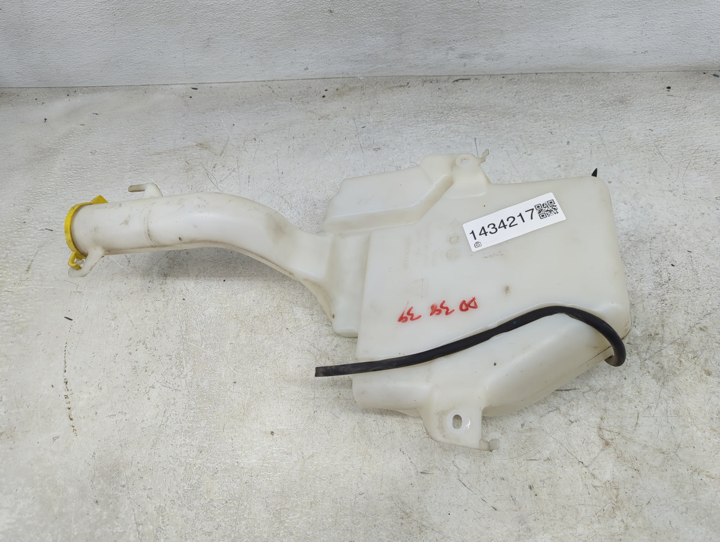 2011 Town & Country Windshield Washer Fluid Reservoir Bottle Oem - Oemusedautoparts1.com