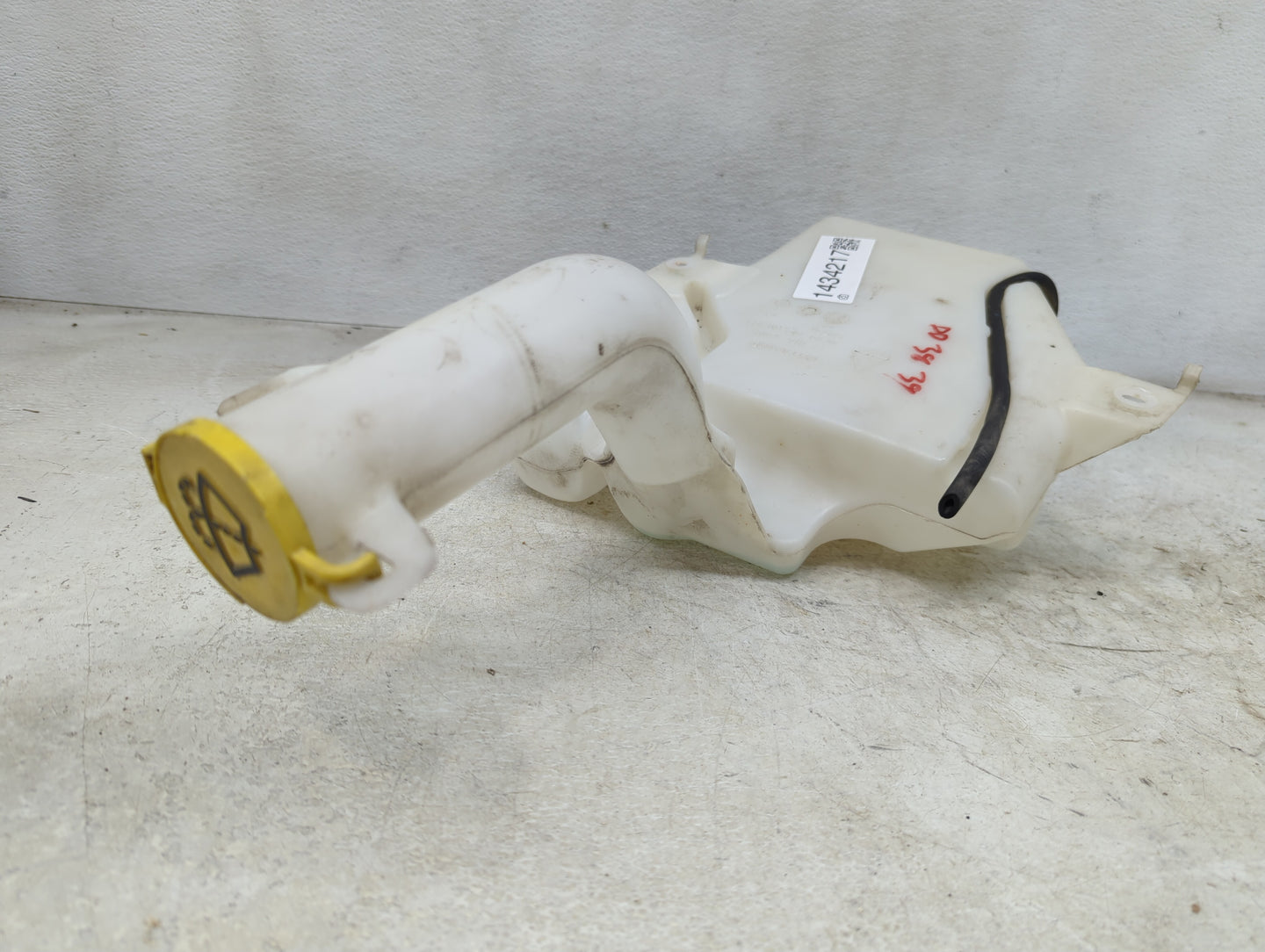 2011 Town & Country Windshield Washer Fluid Reservoir Bottle Oem - Oemusedautoparts1.com