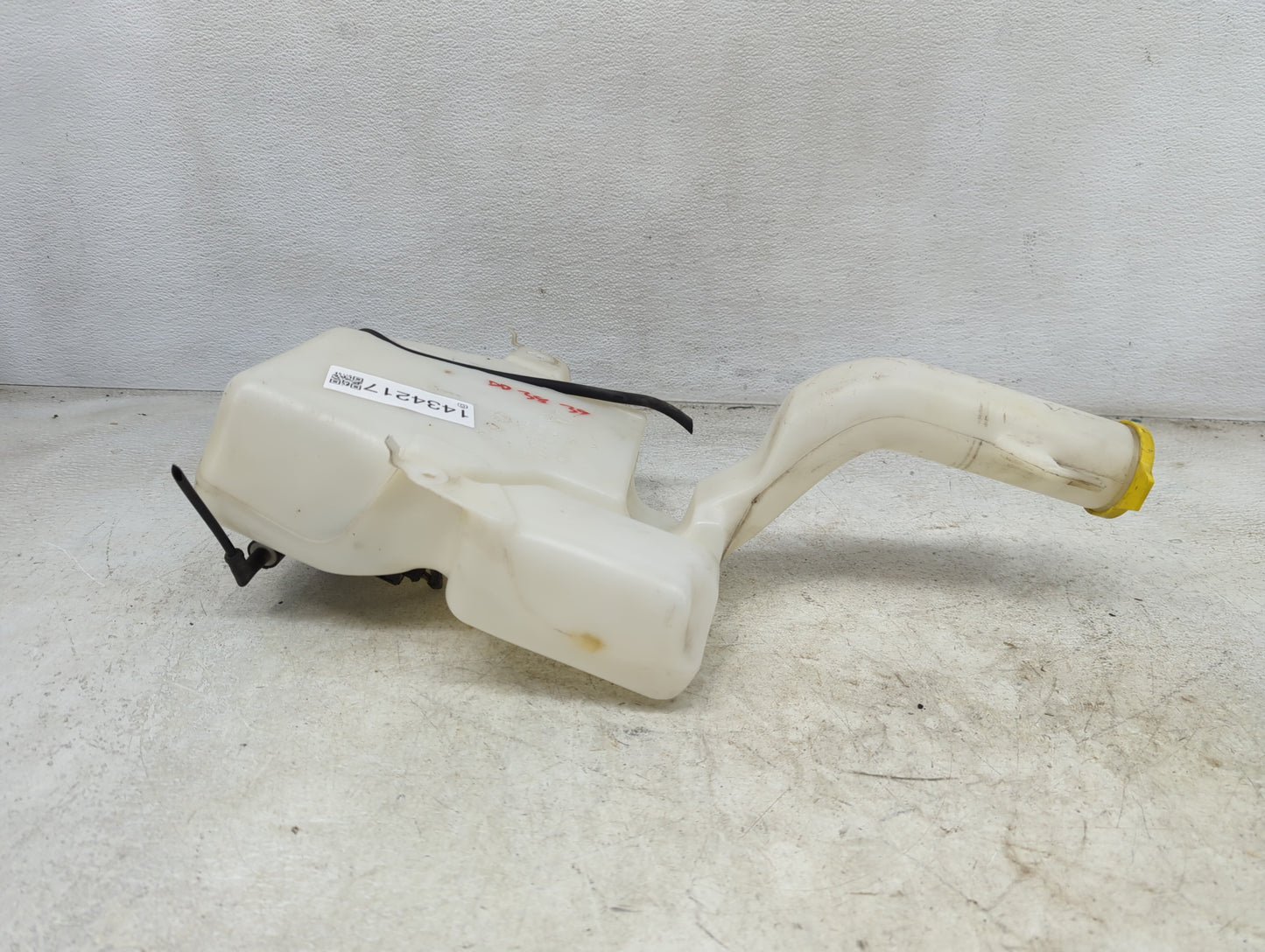 2011 Town & Country Windshield Washer Fluid Reservoir Bottle Oem - Oemusedautoparts1.com