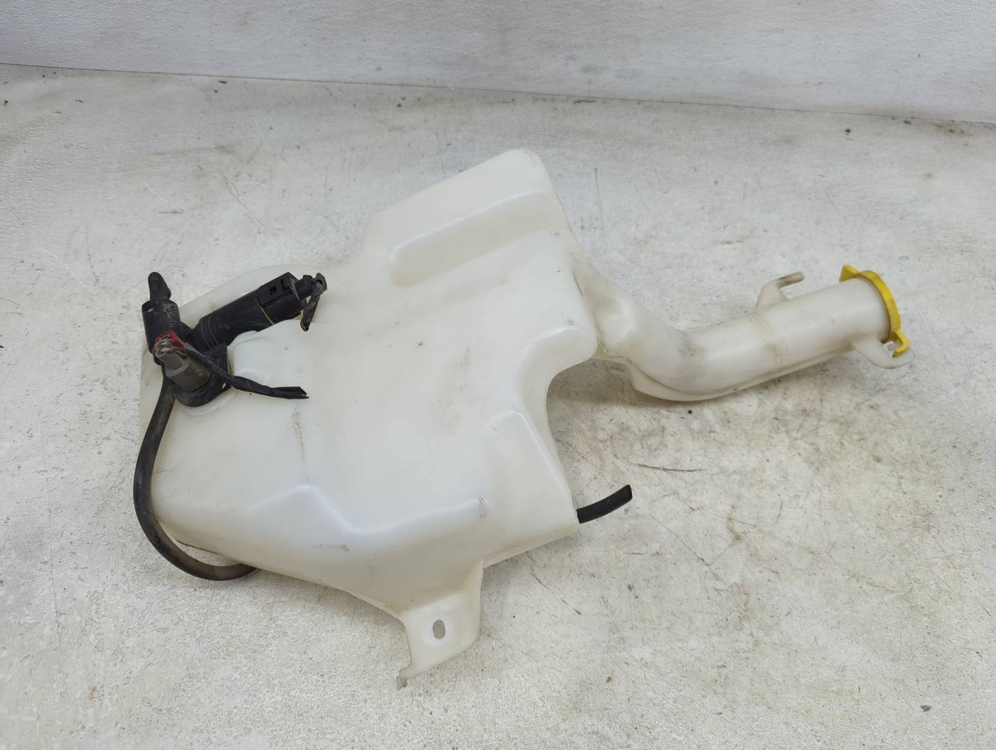 2011 Town & Country Windshield Washer Fluid Reservoir Bottle Oem - Oemusedautoparts1.com