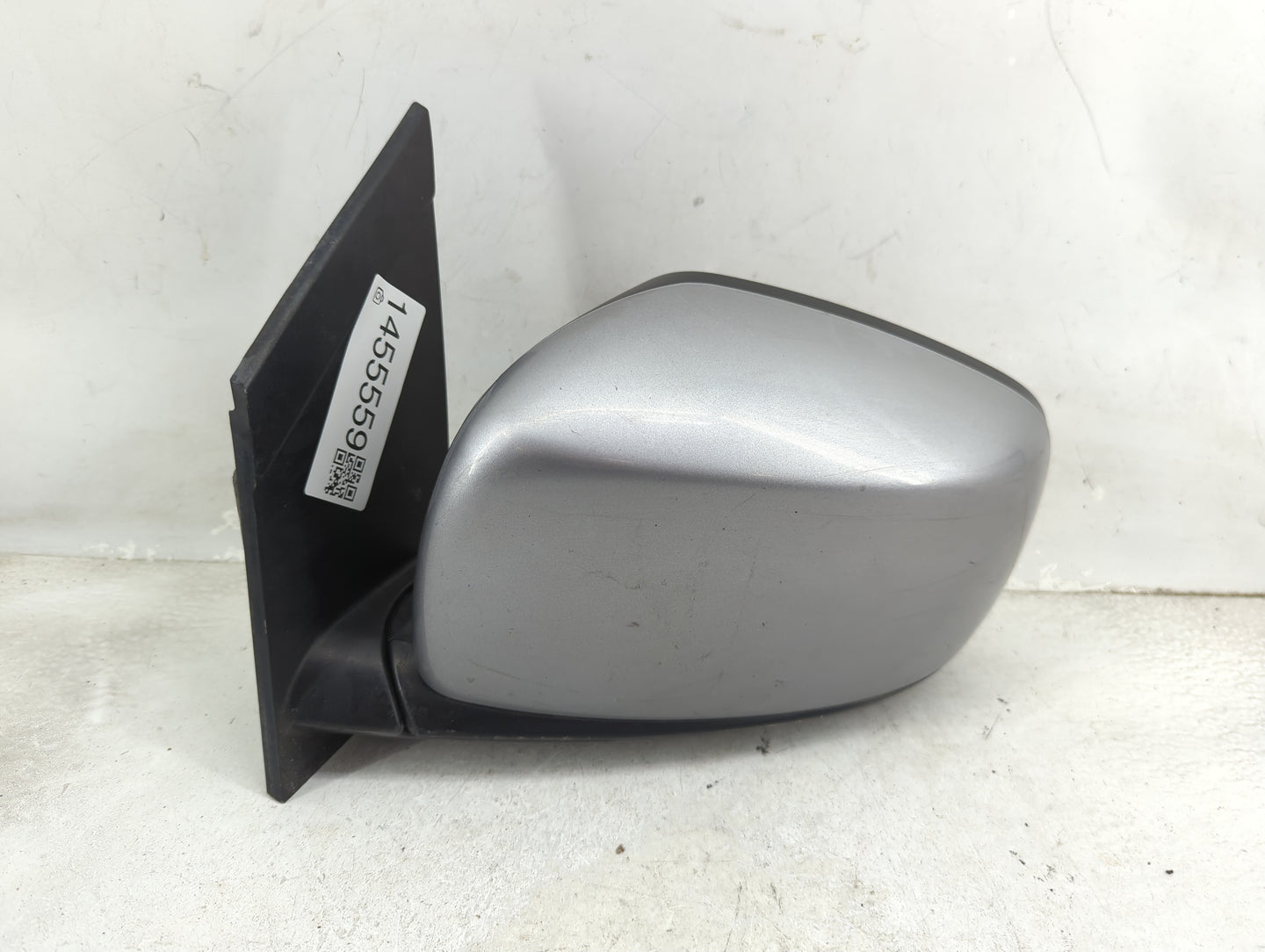 2011-2016 Chrysler Town & Country Driver Side View Mirror - Left Door Mirror OEM Used - Oemusedautoparts1.com