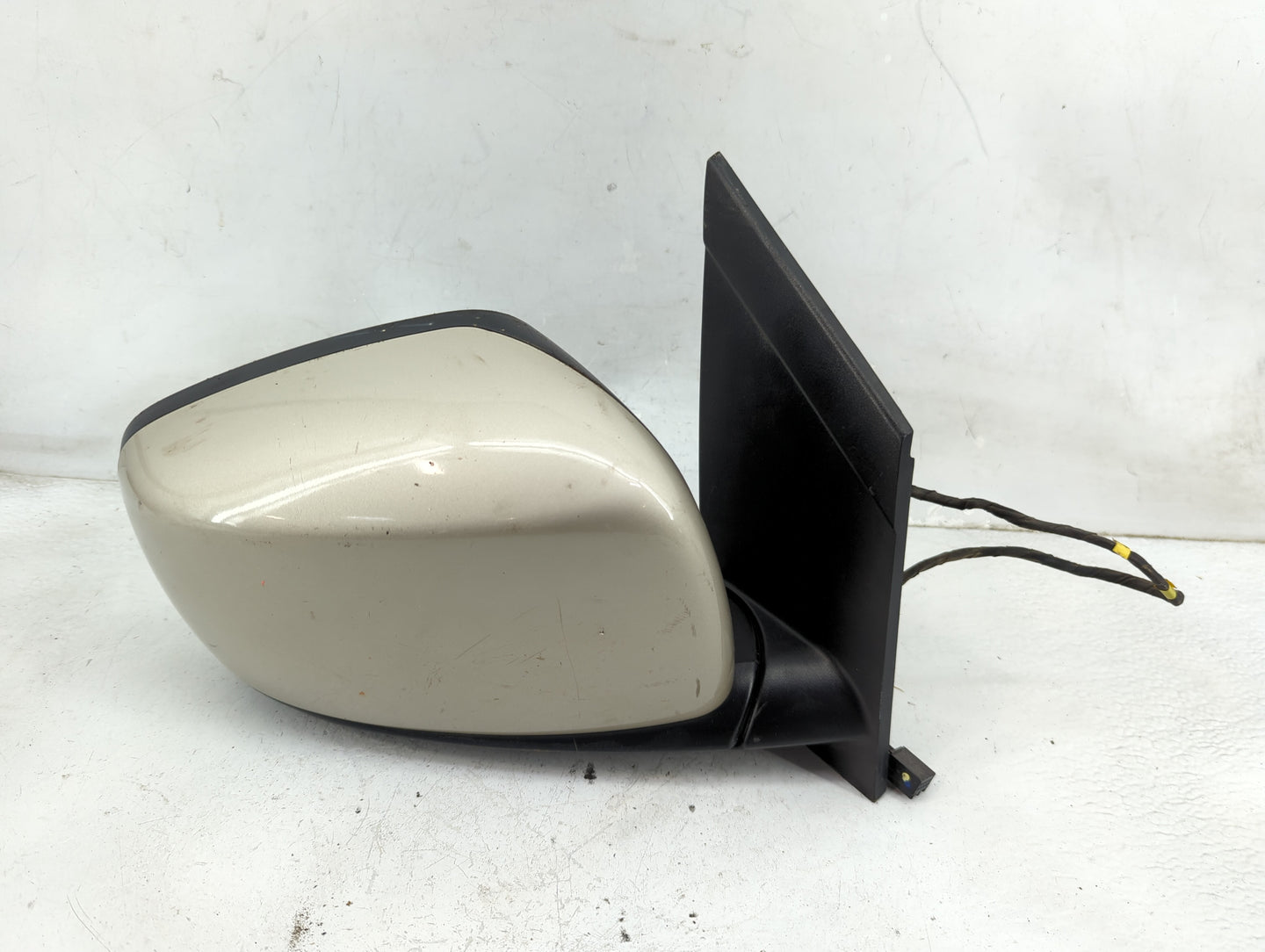2011-2016 Chrysler Town & Country Passenger Side View Mirror - Right Door Mirror OEM Used - Oemusedautoparts1.com