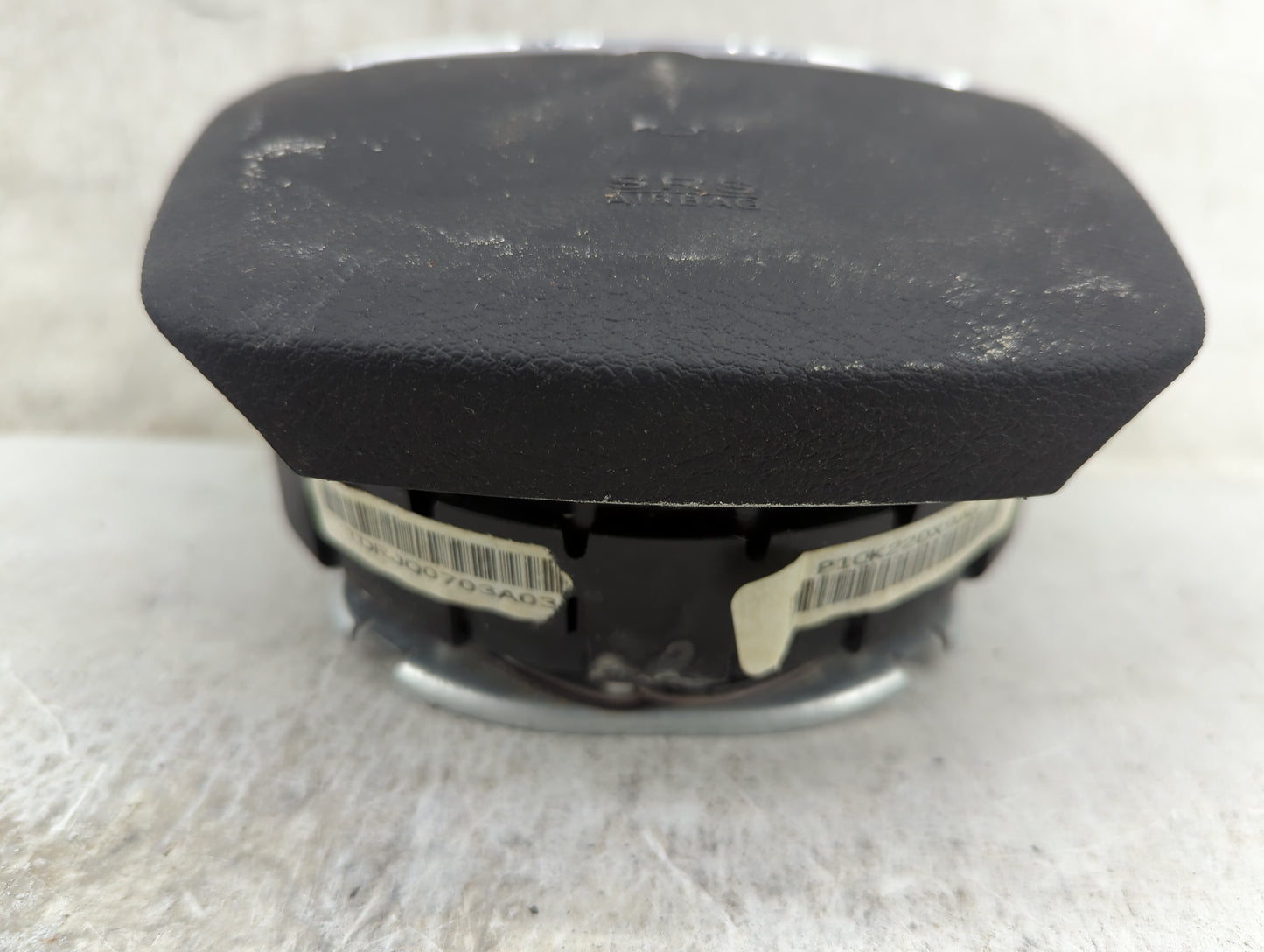 2013 Chrysler Town & Country Air Bag Driver Left Steering Wheel Mounted 1465945 - Oemusedautoparts1.com