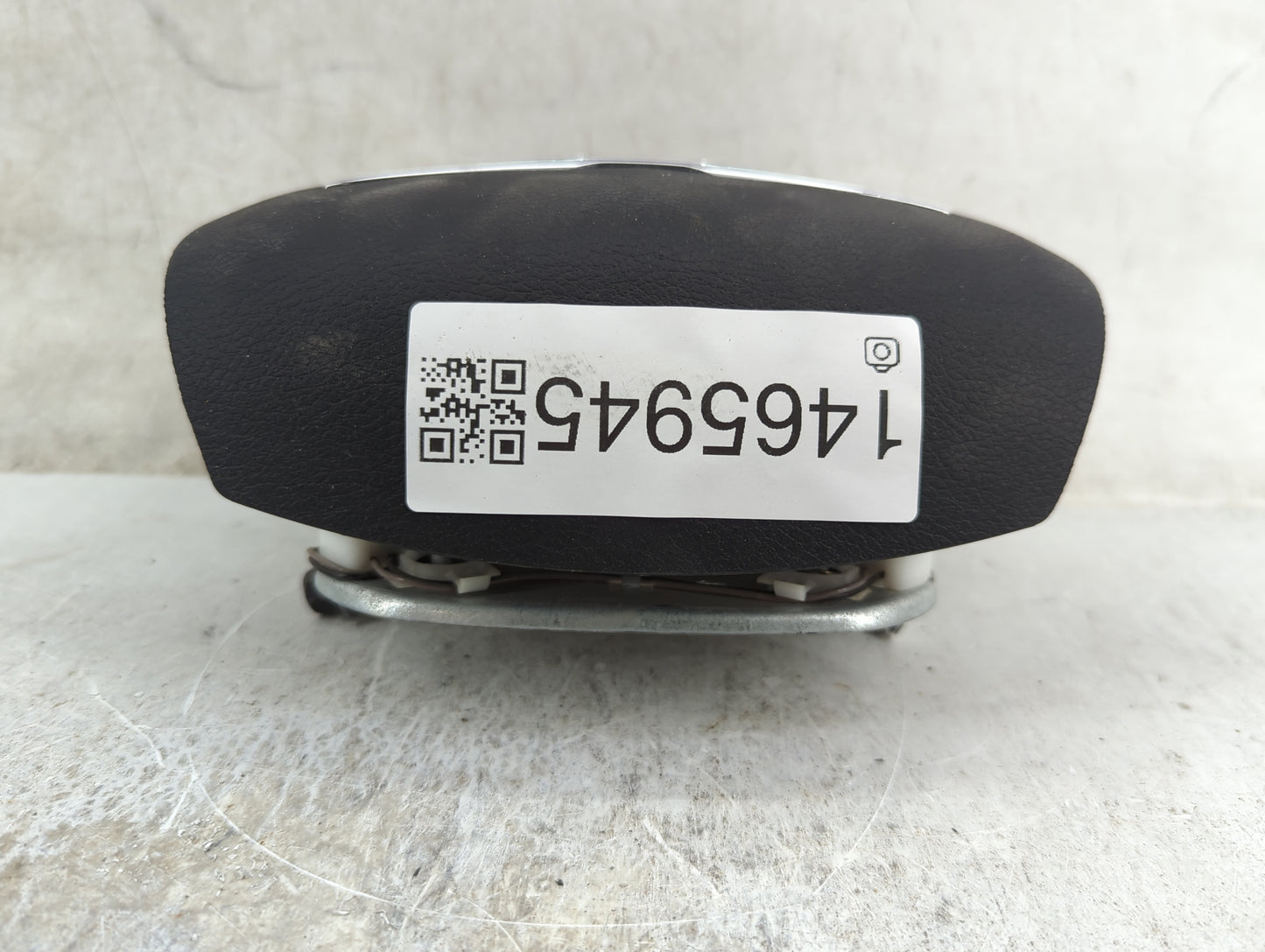 2013 Chrysler Town & Country Air Bag Driver Left Steering Wheel Mounted 1465945 - Oemusedautoparts1.com