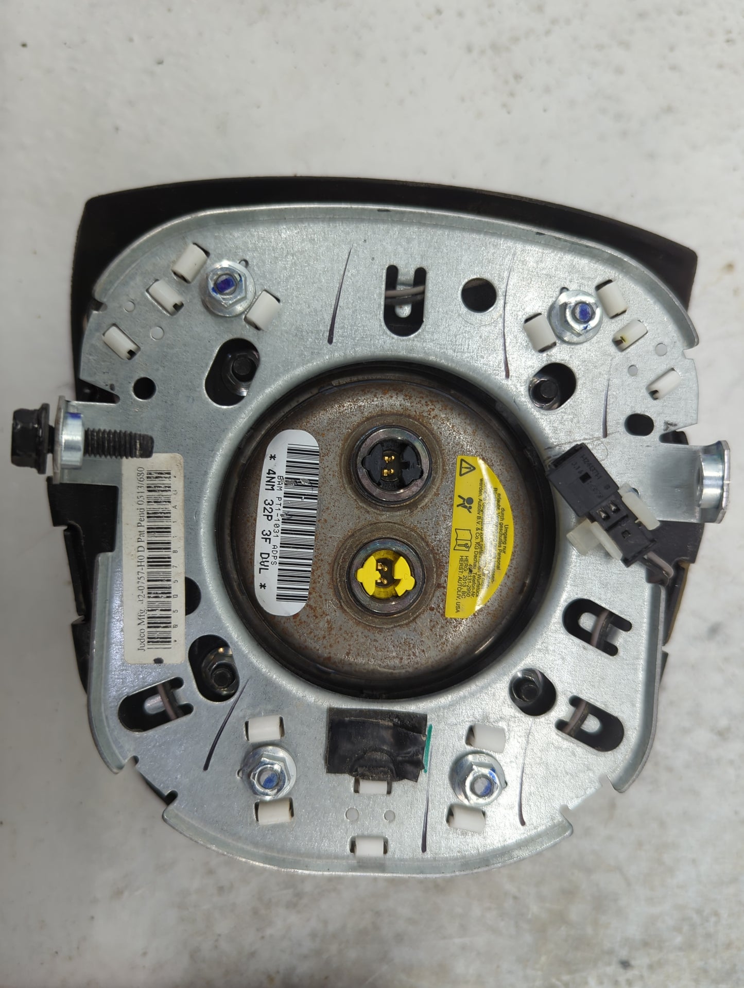 2013 Chrysler Town & Country Air Bag Driver Left Steering Wheel Mounted 1465945 - Oemusedautoparts1.com