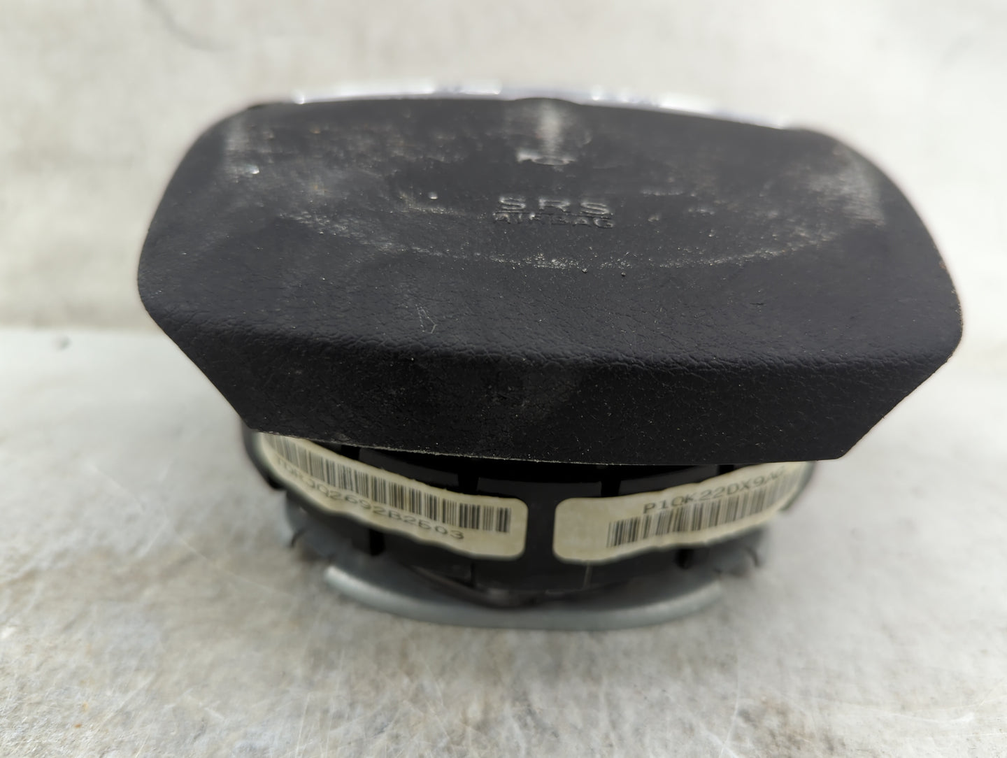 2013 Chrysler Town & Country Air Bag Driver Left Steering Wheel Mounted 1465955 - Oemusedautoparts1.com