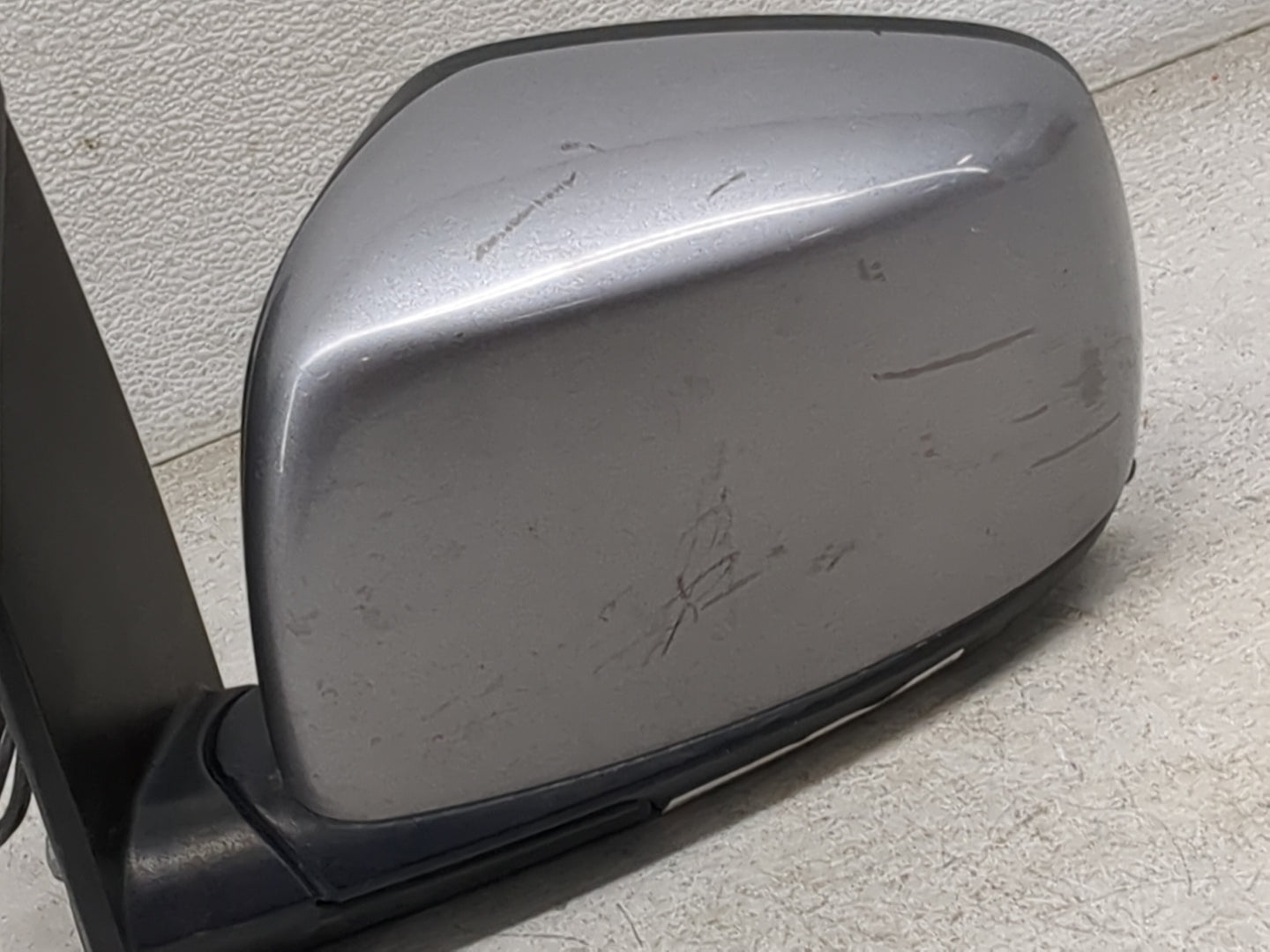 2011-2016 Chrysler Town & Country Driver Side View Mirror - Left Door Mirror OEM Used - Oemusedautoparts1.com