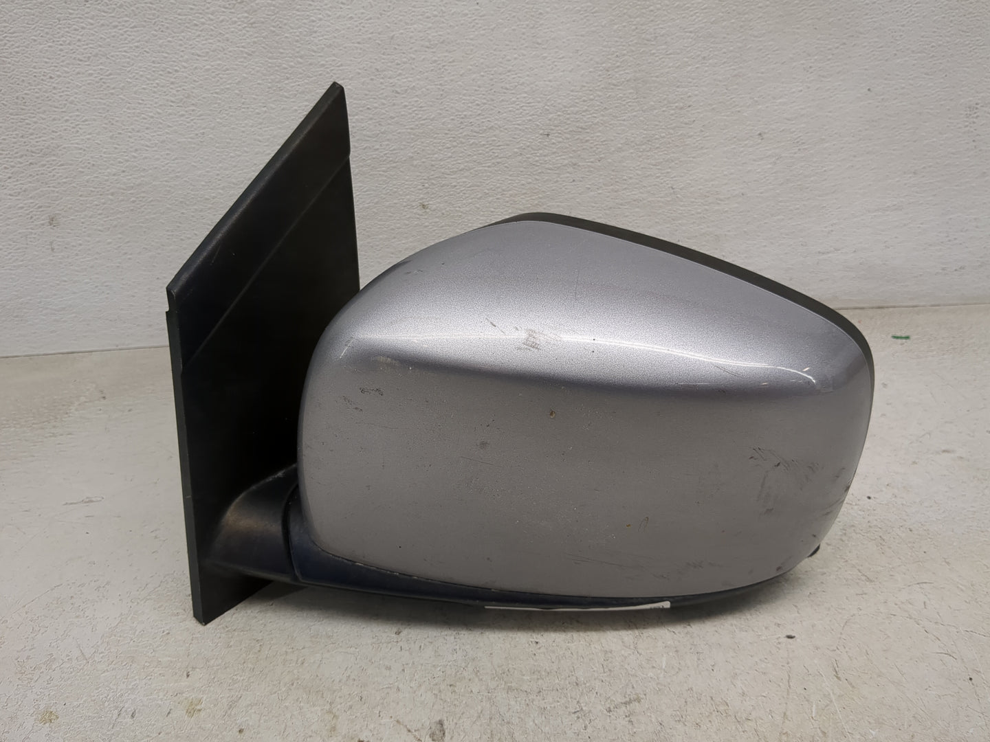 2011-2016 Chrysler Town & Country Driver Side View Mirror - Left Door Mirror OEM Used - Oemusedautoparts1.com