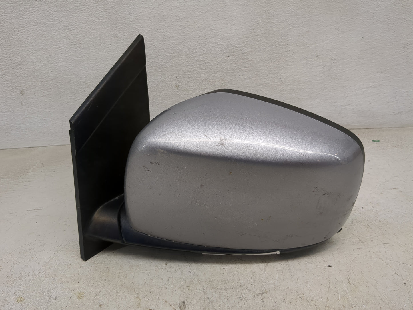 2011-2016 Chrysler Town & Country Driver Side View Mirror - Left Door Mirror OEM Used - Oemusedautoparts1.com