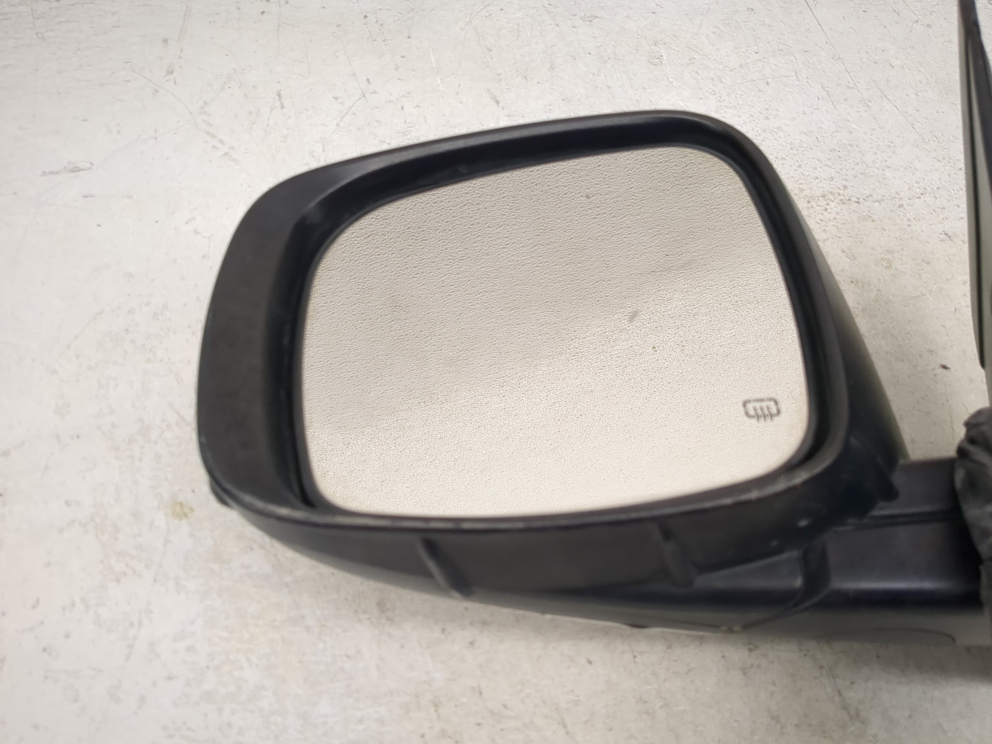 2011-2016 Chrysler Town & Country Driver Side View Mirror - Left Door Mirror OEM Used - Oemusedautoparts1.com