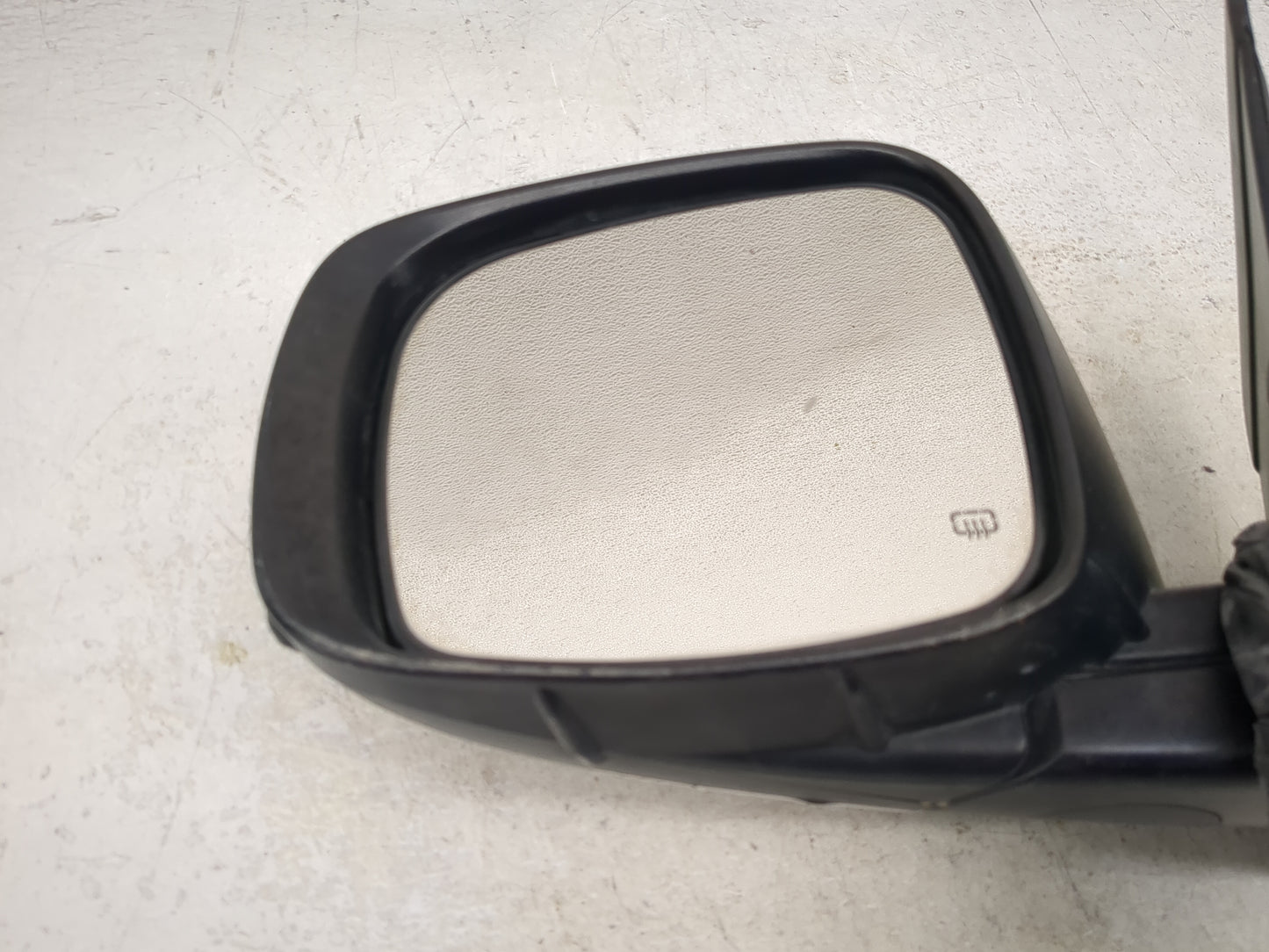 2011-2016 Chrysler Town & Country Driver Side View Mirror - Left Door Mirror OEM Used - Oemusedautoparts1.com