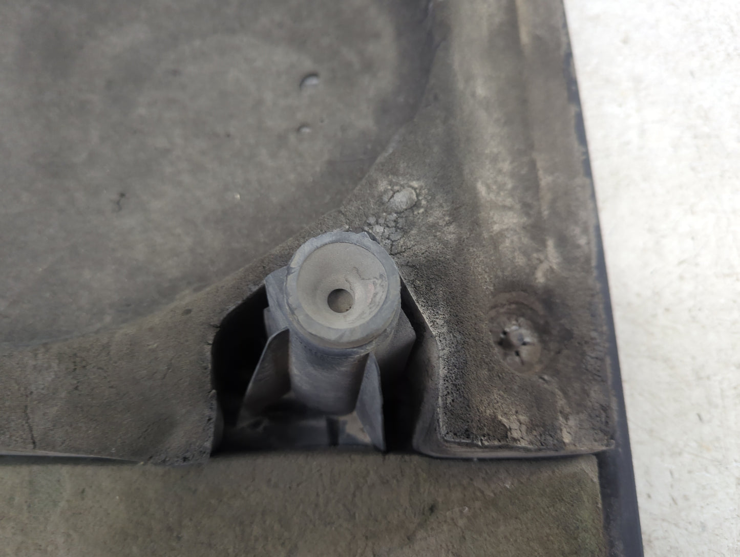 2013 Chrysler Town & Country Engine Cover 1479297 - Oemusedautoparts1.com