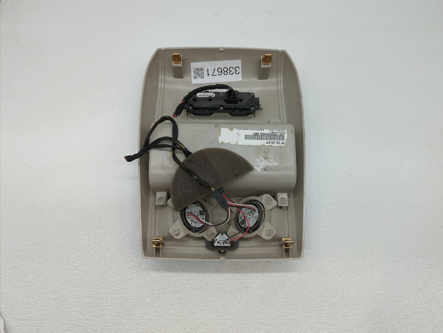 2013 Chrysler Town & Country Overhead Roof Console - Oemusedautoparts1.com