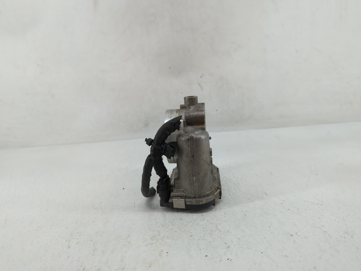 2011-2016 Chrysler Town & Country Throttle Body P/N:05184349AC Fits OEM Used Auto Parts - Oemusedautoparts1.com