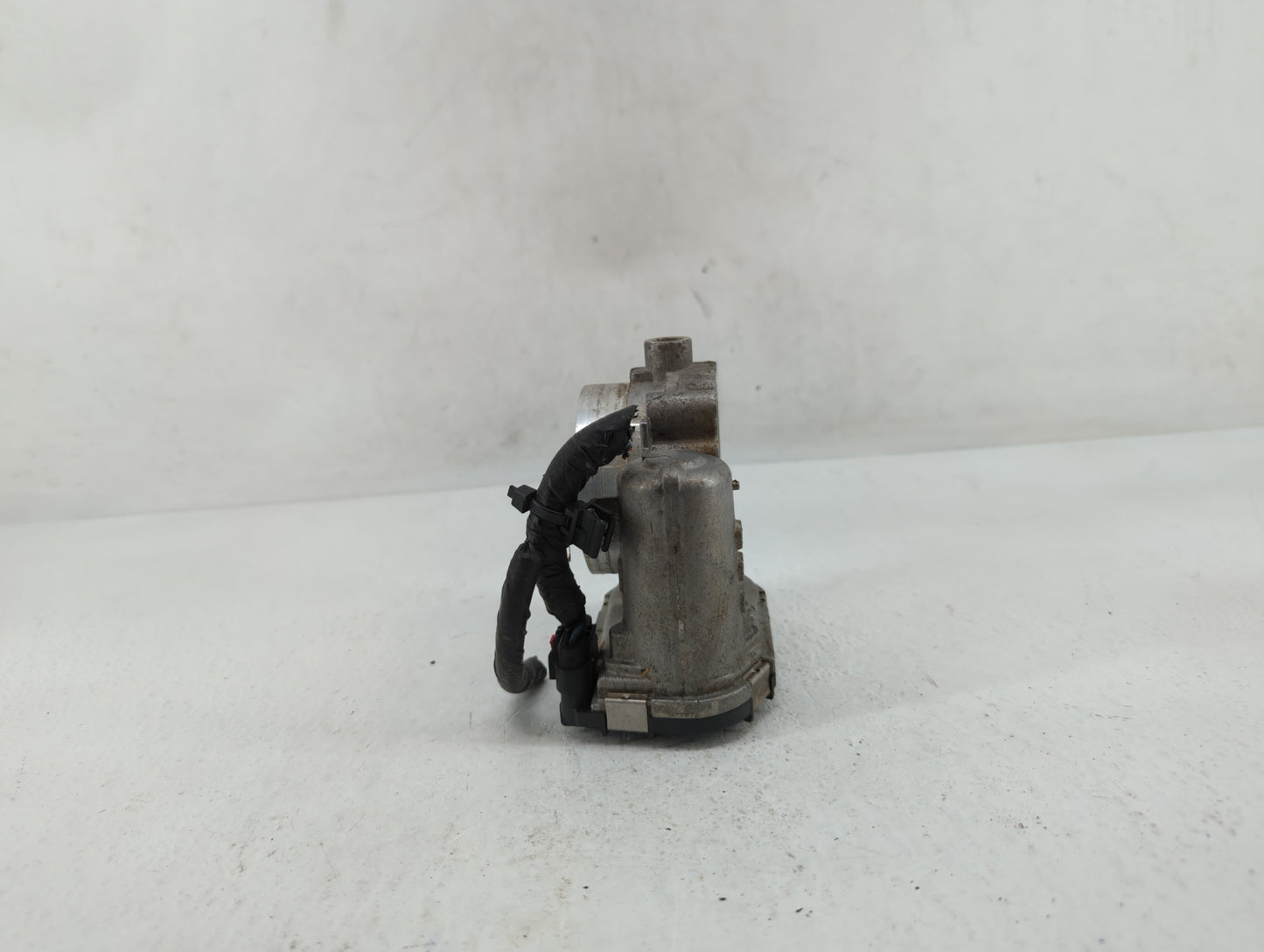 2011-2016 Chrysler Town & Country Throttle Body P/N:05184349AC Fits OEM Used Auto Parts - Oemusedautoparts1.com
