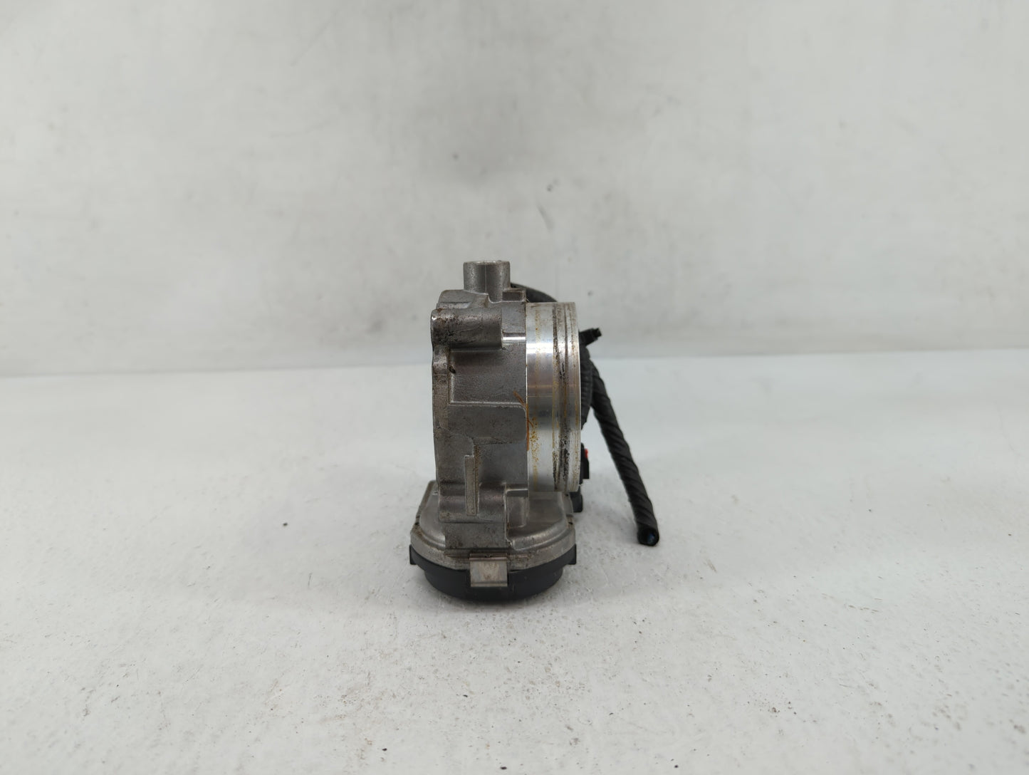 2011-2016 Chrysler Town & Country Throttle Body P/N:05184349AC Fits OEM Used Auto Parts - Oemusedautoparts1.com