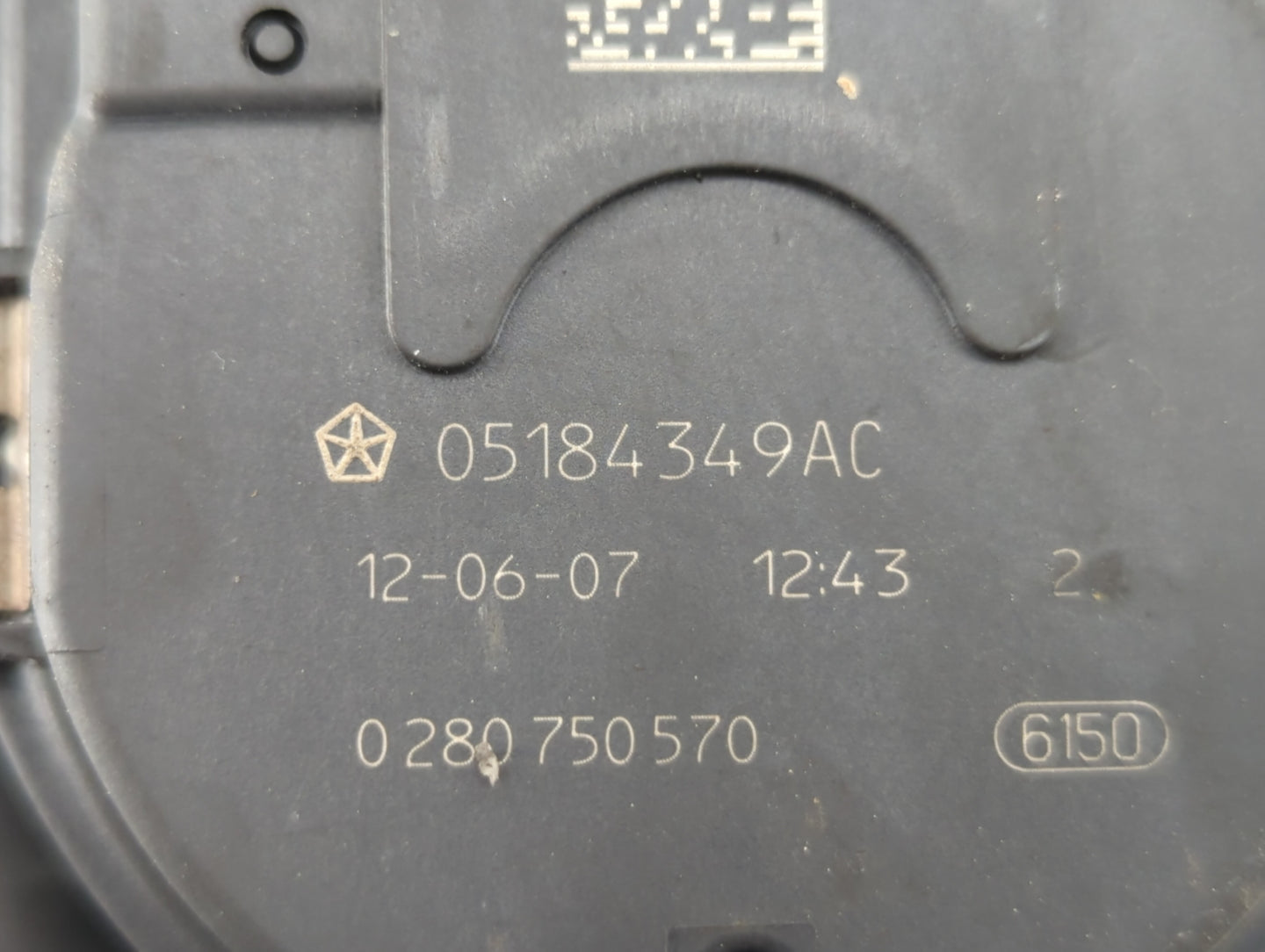 2011-2016 Chrysler Town & Country Throttle Body P/N:05184349AE 05184349AC Fits OEM Used Auto Parts - Oemusedautoparts1.com