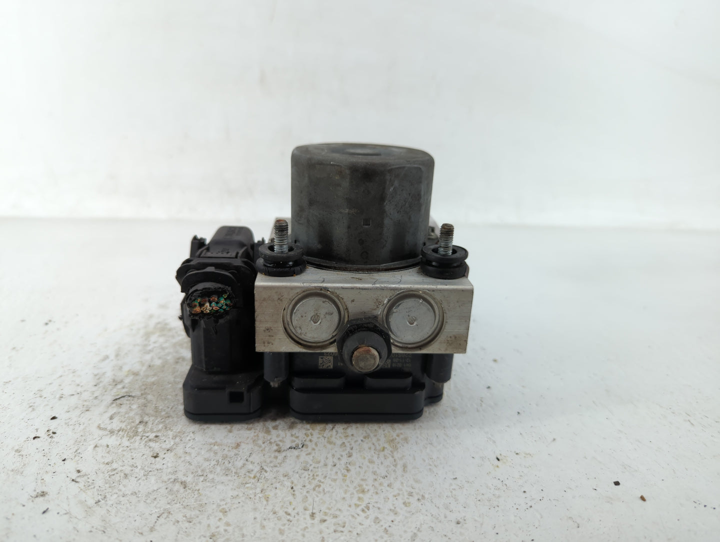 2013 Chrysler Town & Country ABS Pump Control Module Replacement P/N:P68183803AB Fits OEM Used Auto Parts - Oemusedautoparts