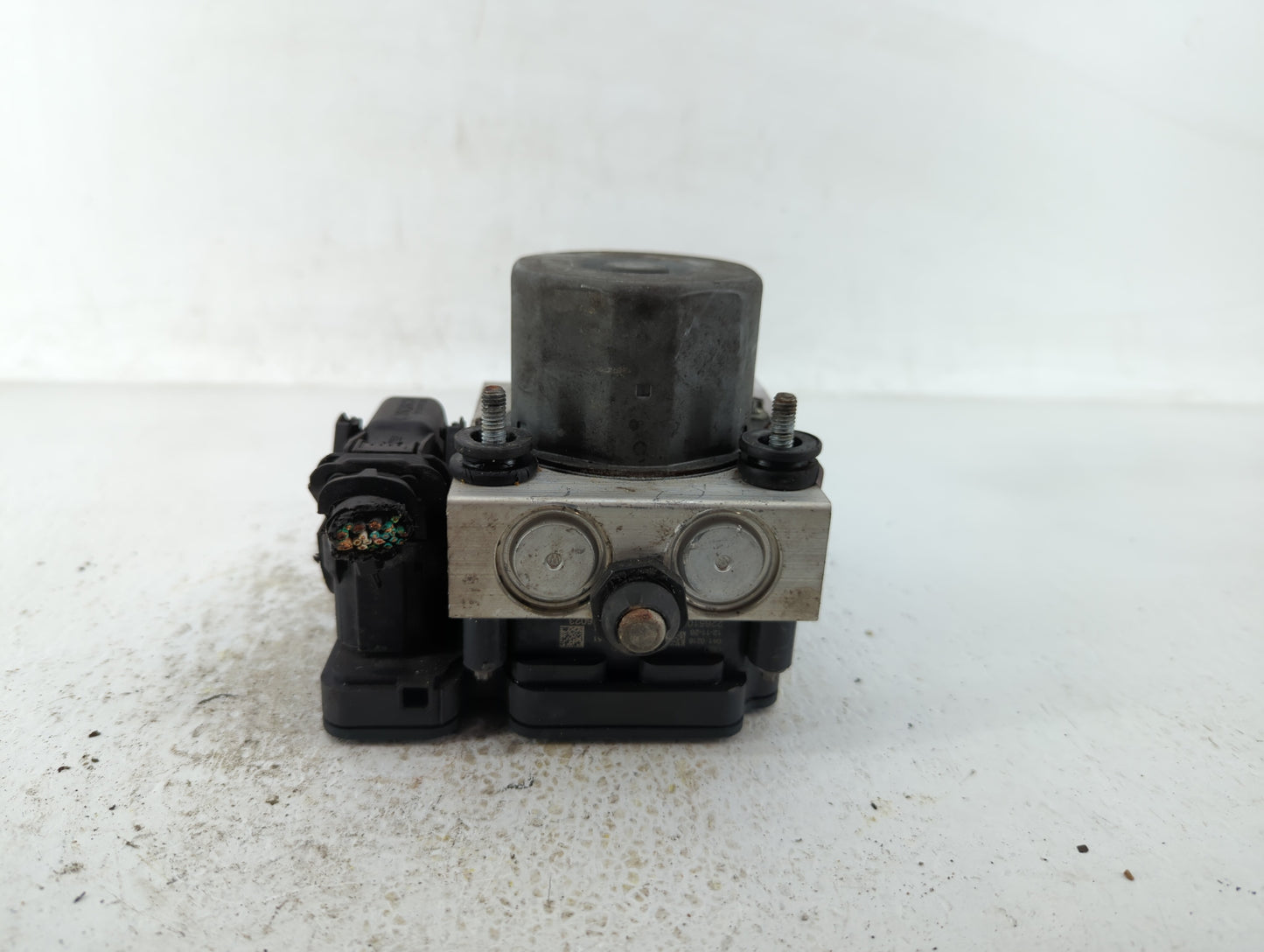 2013 Chrysler Town & Country ABS Pump Control Module Replacement P/N:P68183803AB Fits OEM Used Auto Parts - Oemusedautoparts