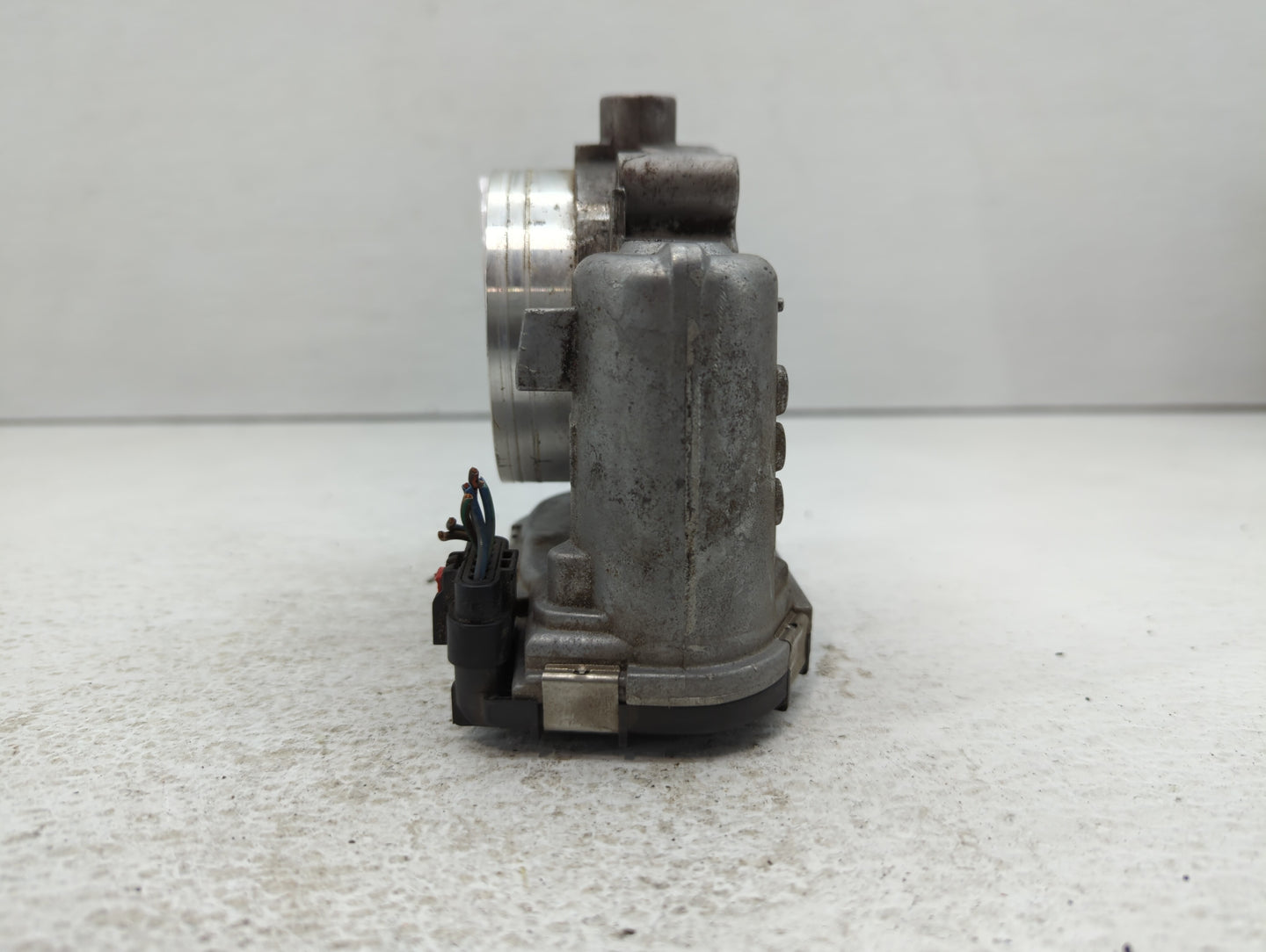 2011-2016 Chrysler Town & Country Throttle Body P/N:05184349AC Fits OEM Used Auto Parts - Oemusedautoparts1.com